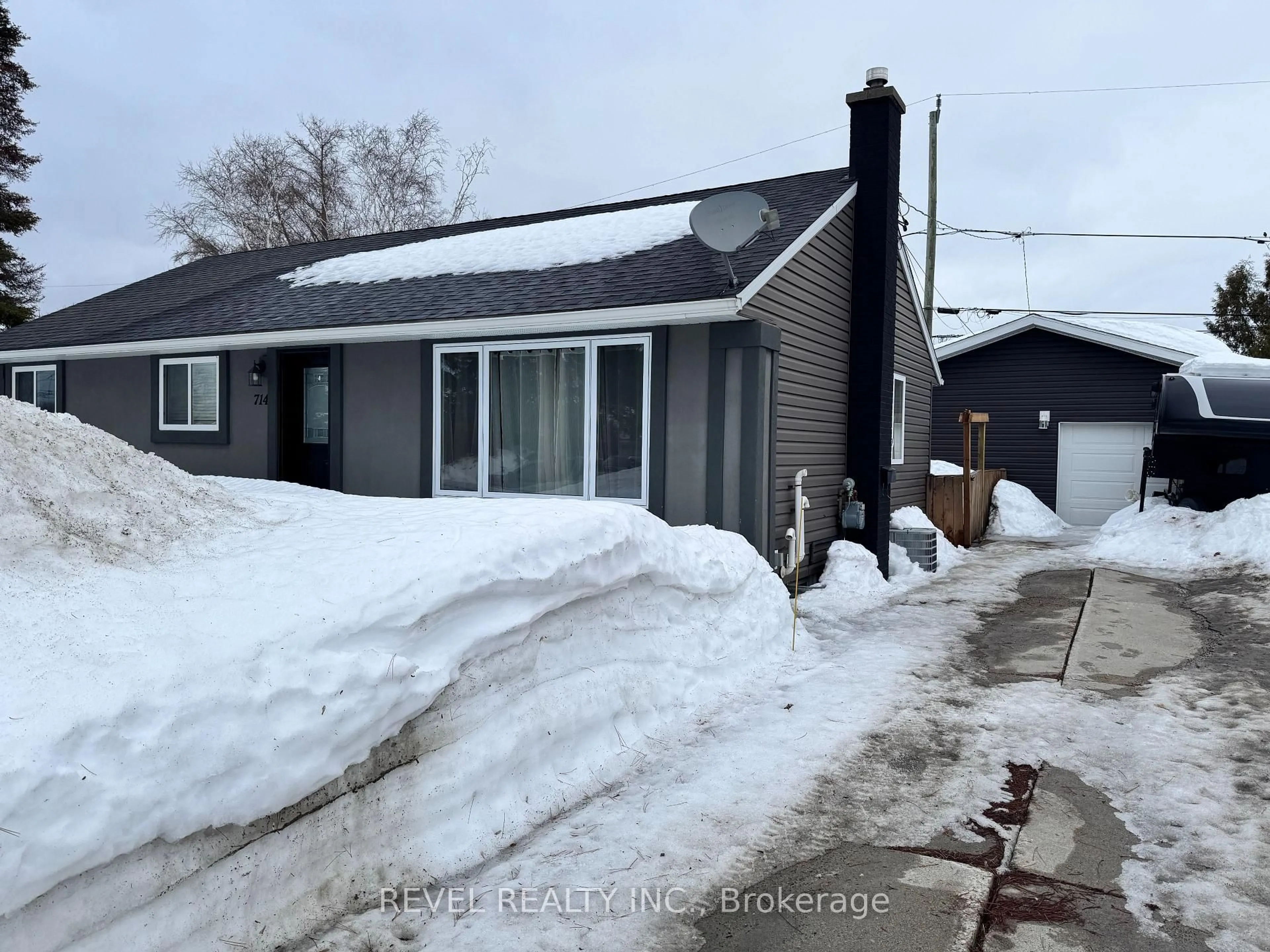 A pic from outside/outdoor area/front of a property/back of a property/a pic from drone, street for 714 Eyre Blvd, Timmins Ontario P4N 4Z4