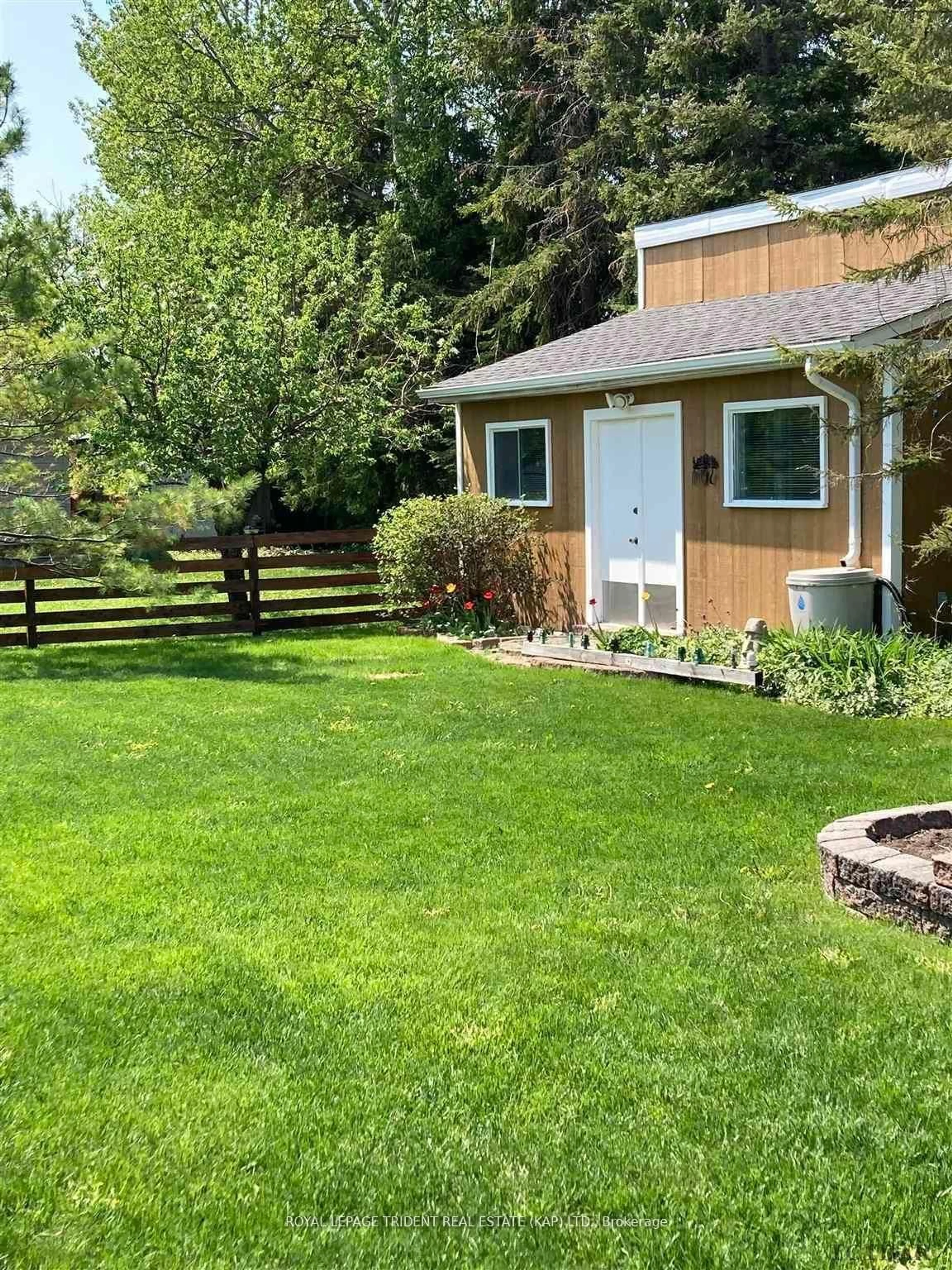 A pic from outside/outdoor area/front of a property/back of a property/a pic from drone, unknown for 14 Kennedy Ave, Kapuskasing Ontario P5N 1M2