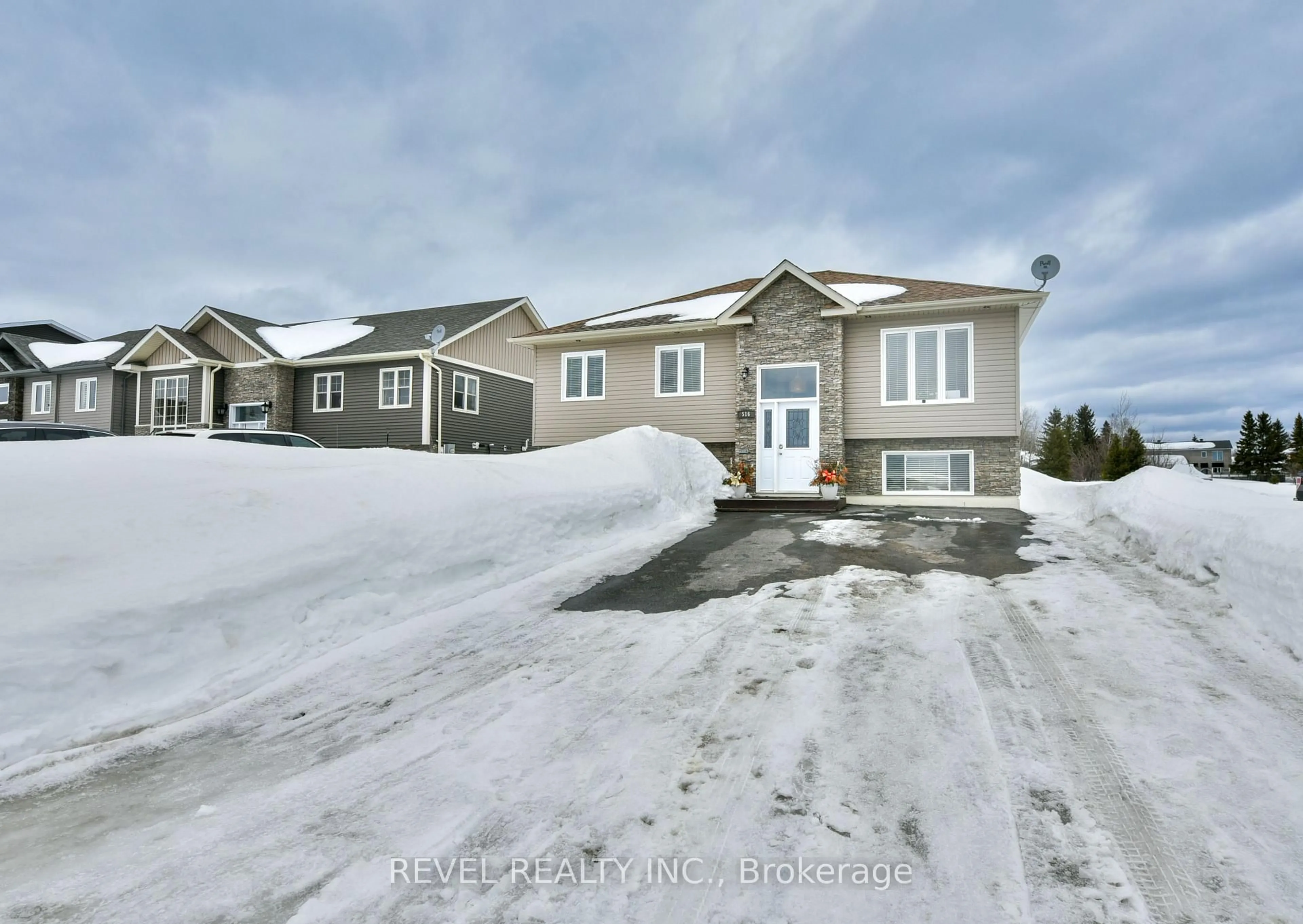 A pic from outside/outdoor area/front of a property/back of a property/a pic from drone, street for 516 Sony St, Timmins Ontario P0N 1H0