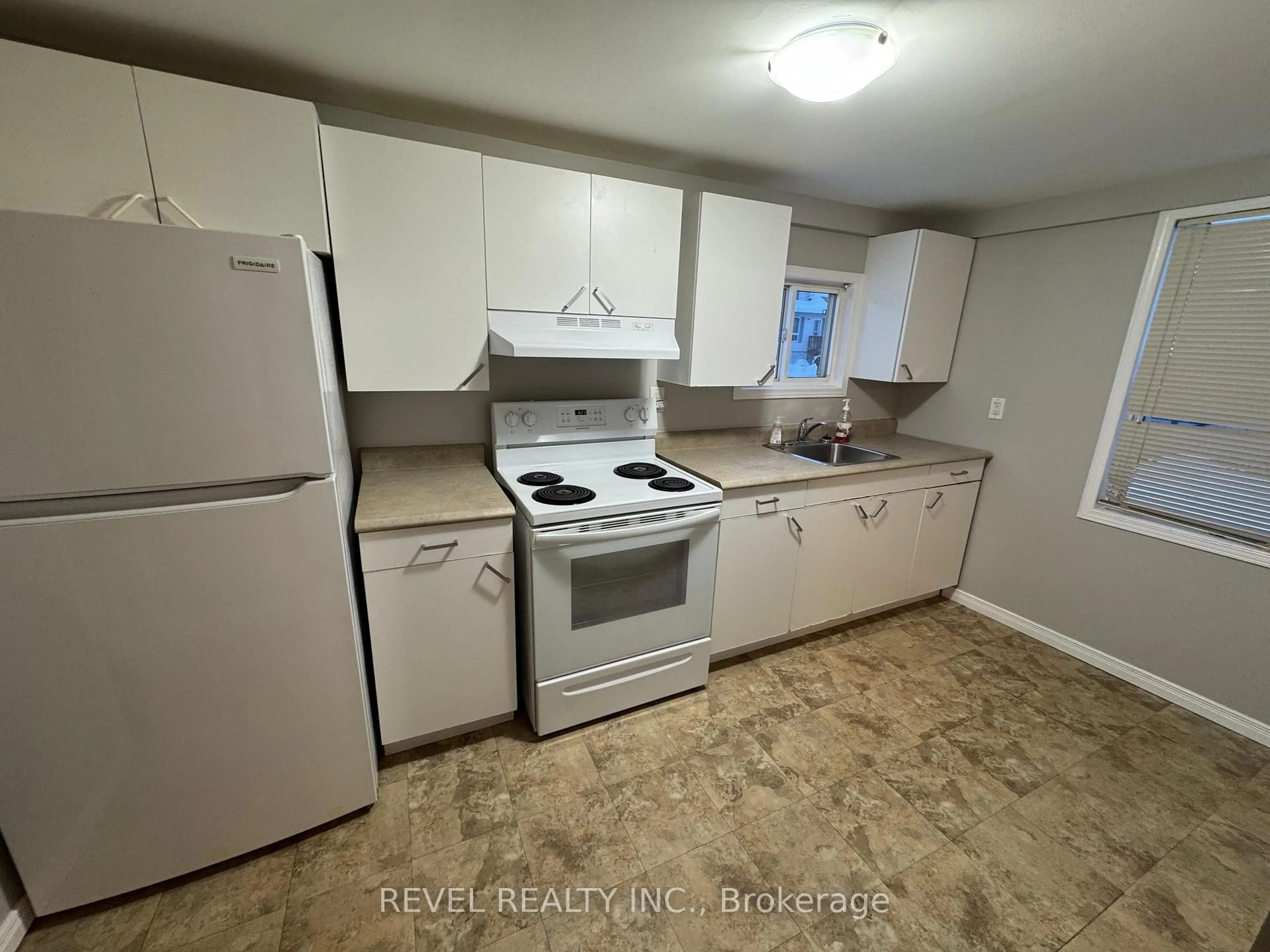 Standard kitchen, unknown for 39 Maple St, Timmins Ontario P4N 6B3