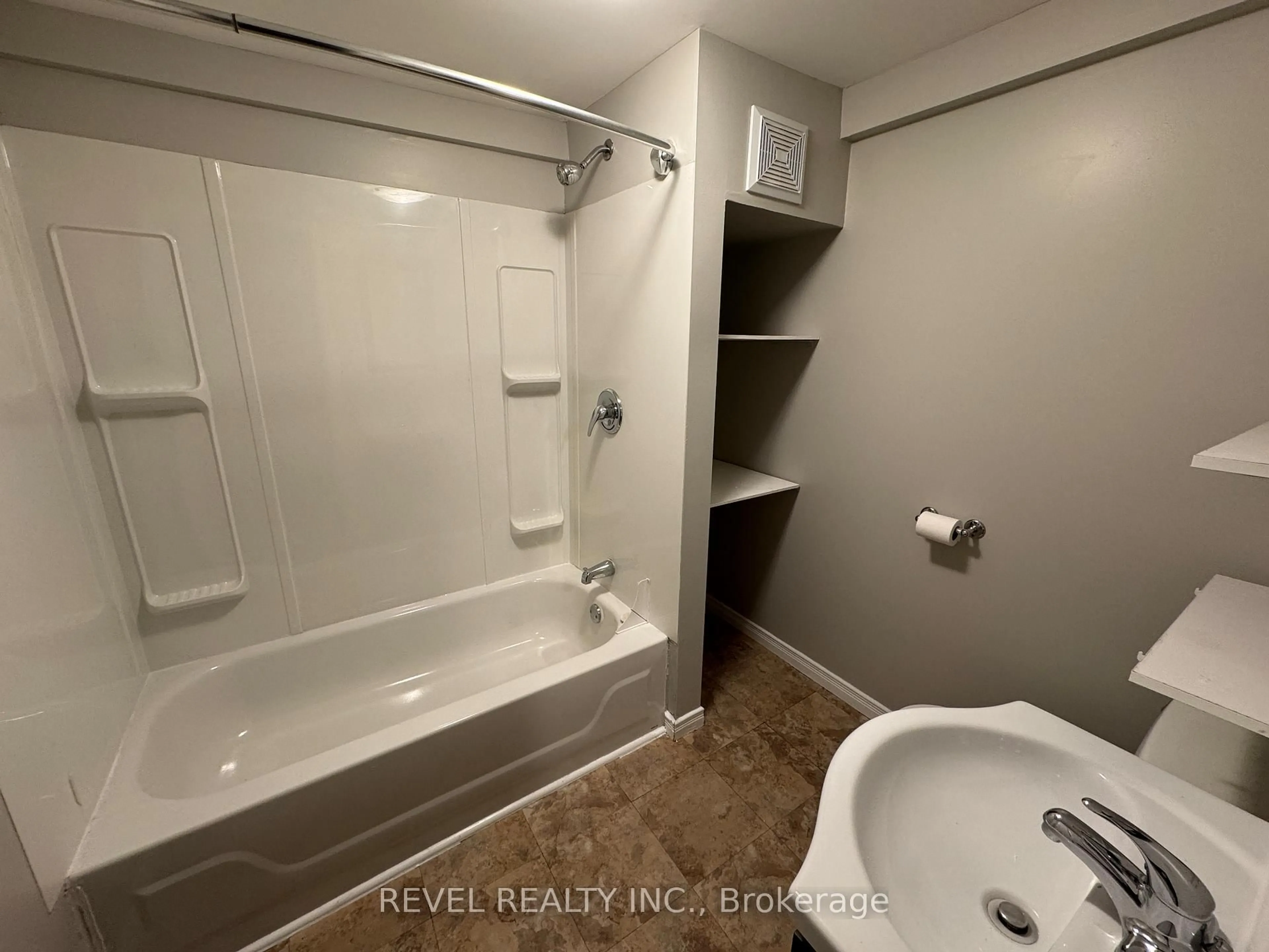 A pic of a room for 39 Maple St, Timmins Ontario P4N 6B3