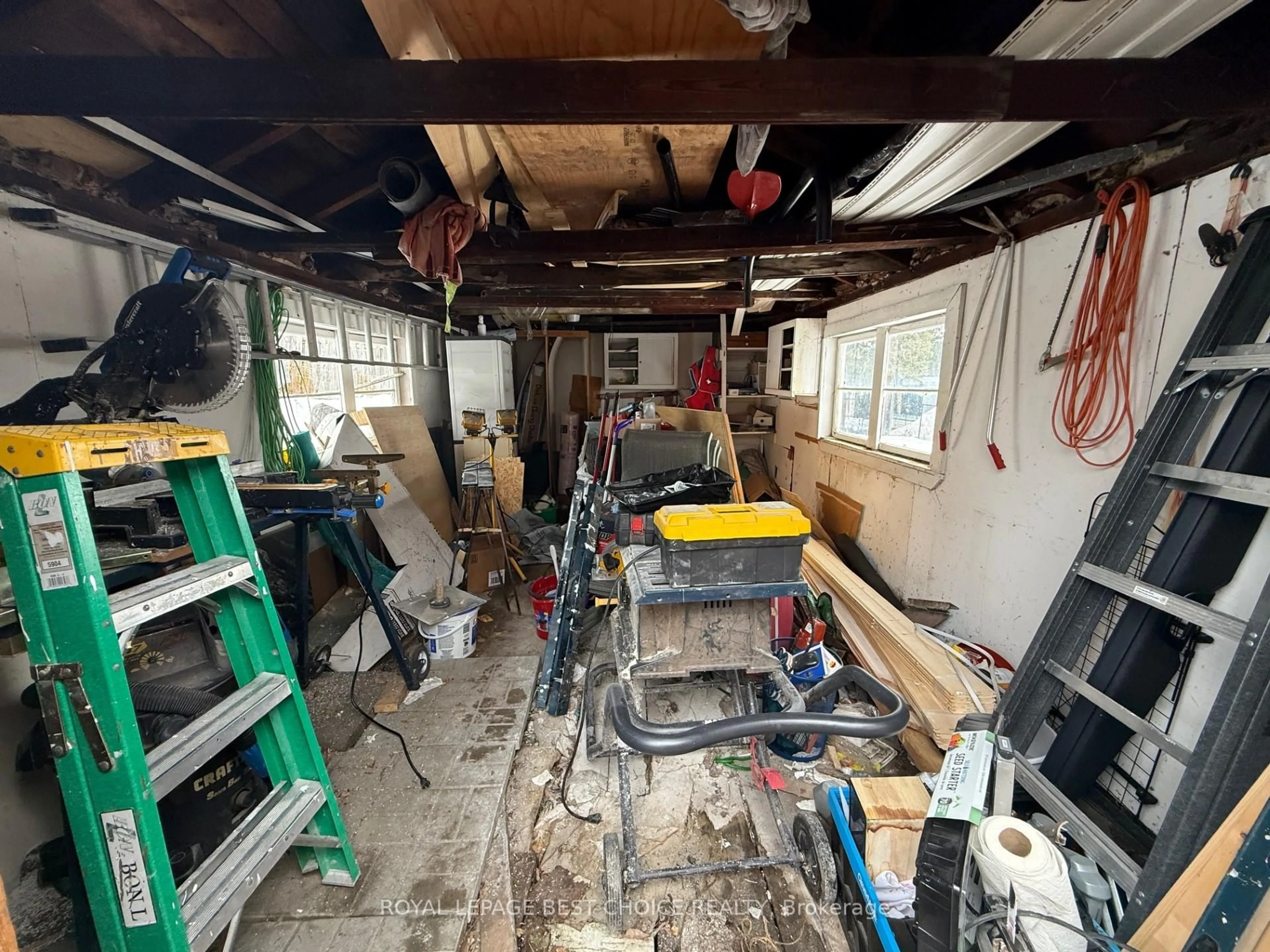 Indoor garage for 387 Elliott St, Temiskaming Shores Ontario P0J 1K0