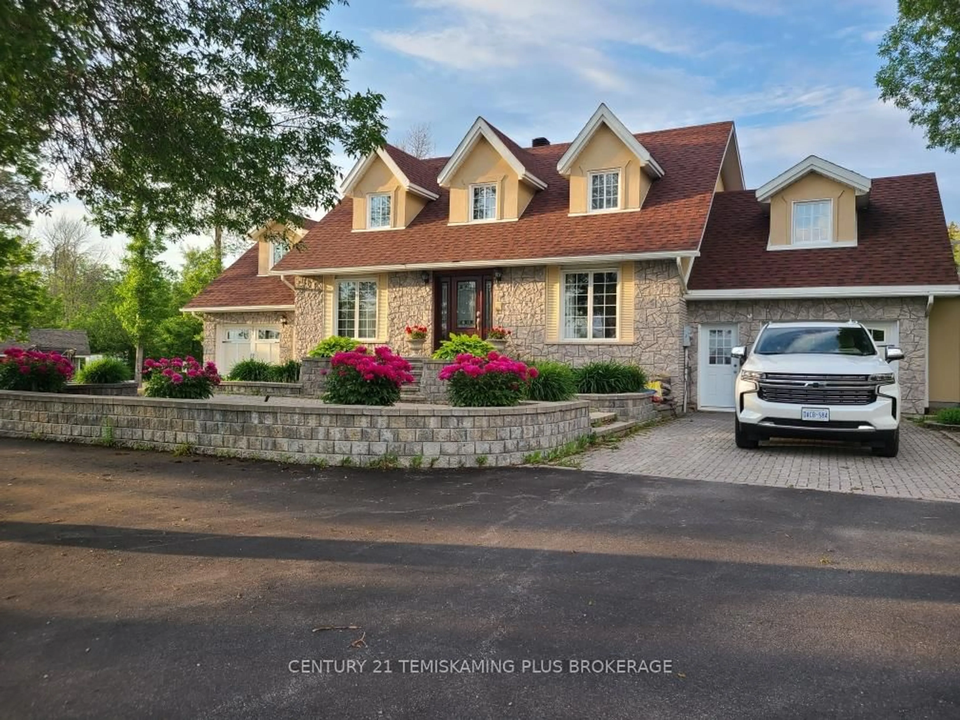 A pic from outside/outdoor area/front of a property/back of a property/a pic from drone, street for 781 Dawson Point Rd, Timiskaming Ontario P0J 1P0