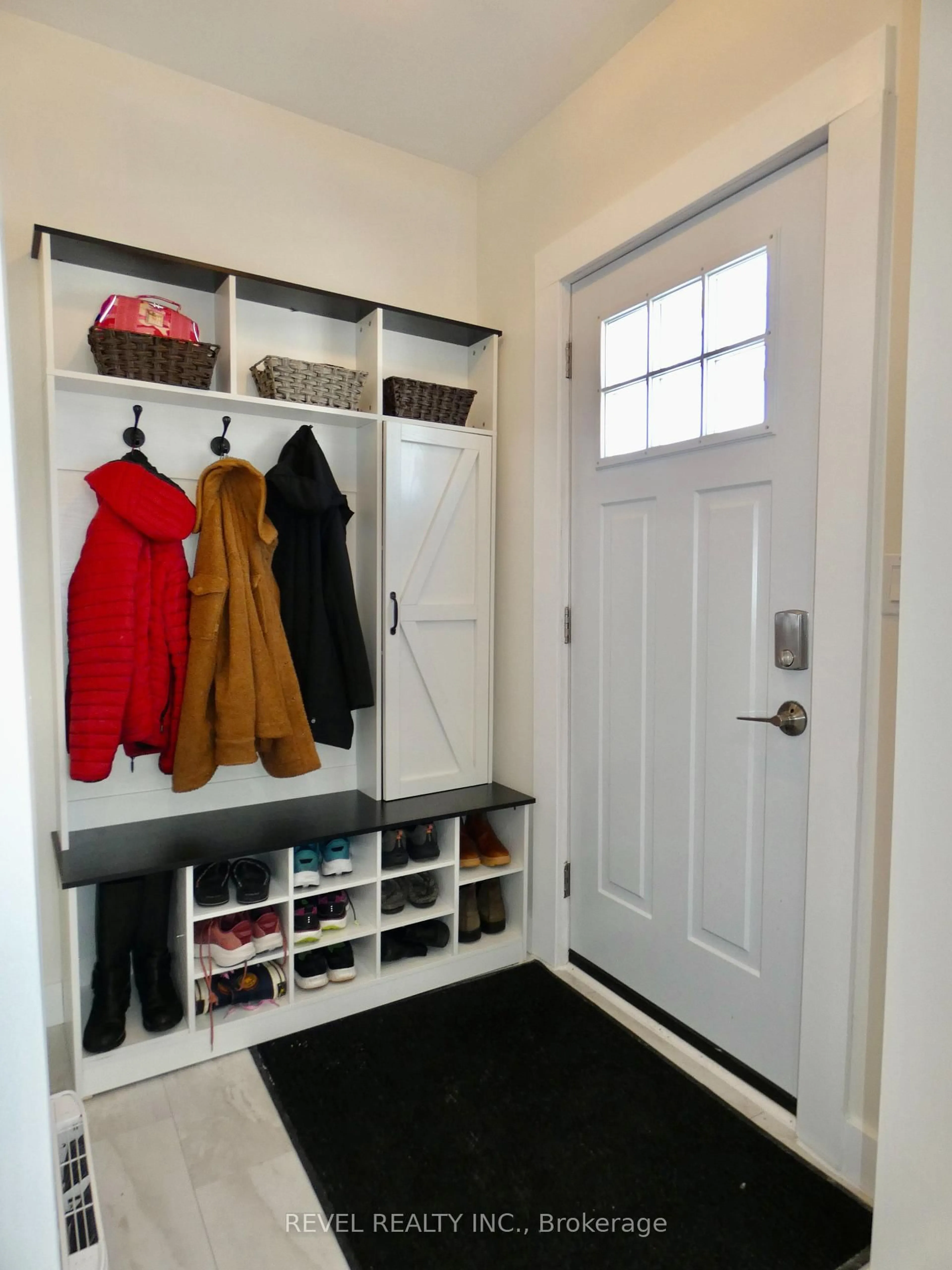 Indoor entryway for 219 Cherry St, Timmins Ontario P4N 6W3