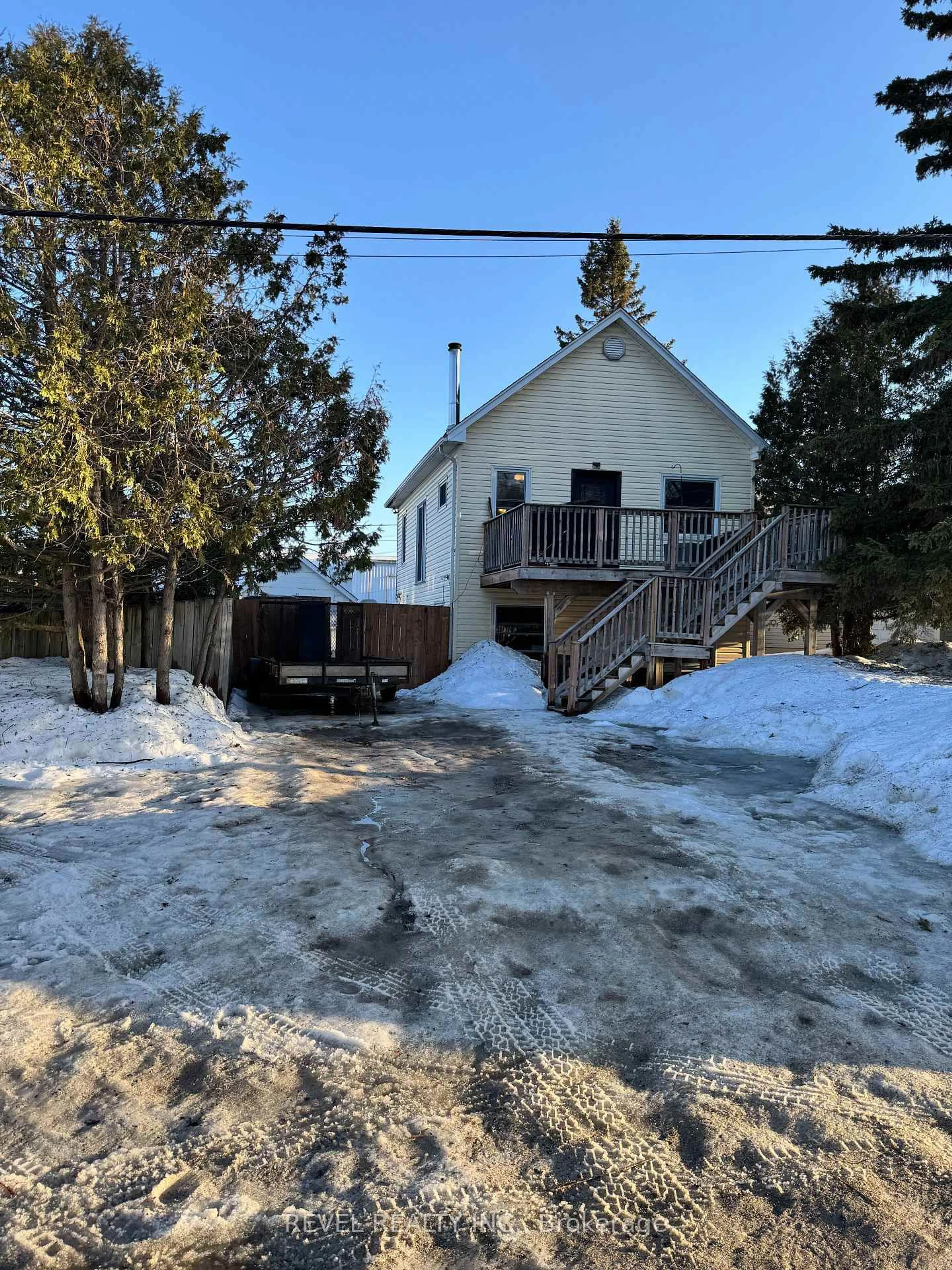 A pic from outside/outdoor area/front of a property/back of a property/a pic from drone, building for 77 Fern Ave, Timmins Ontario P0N 1H0