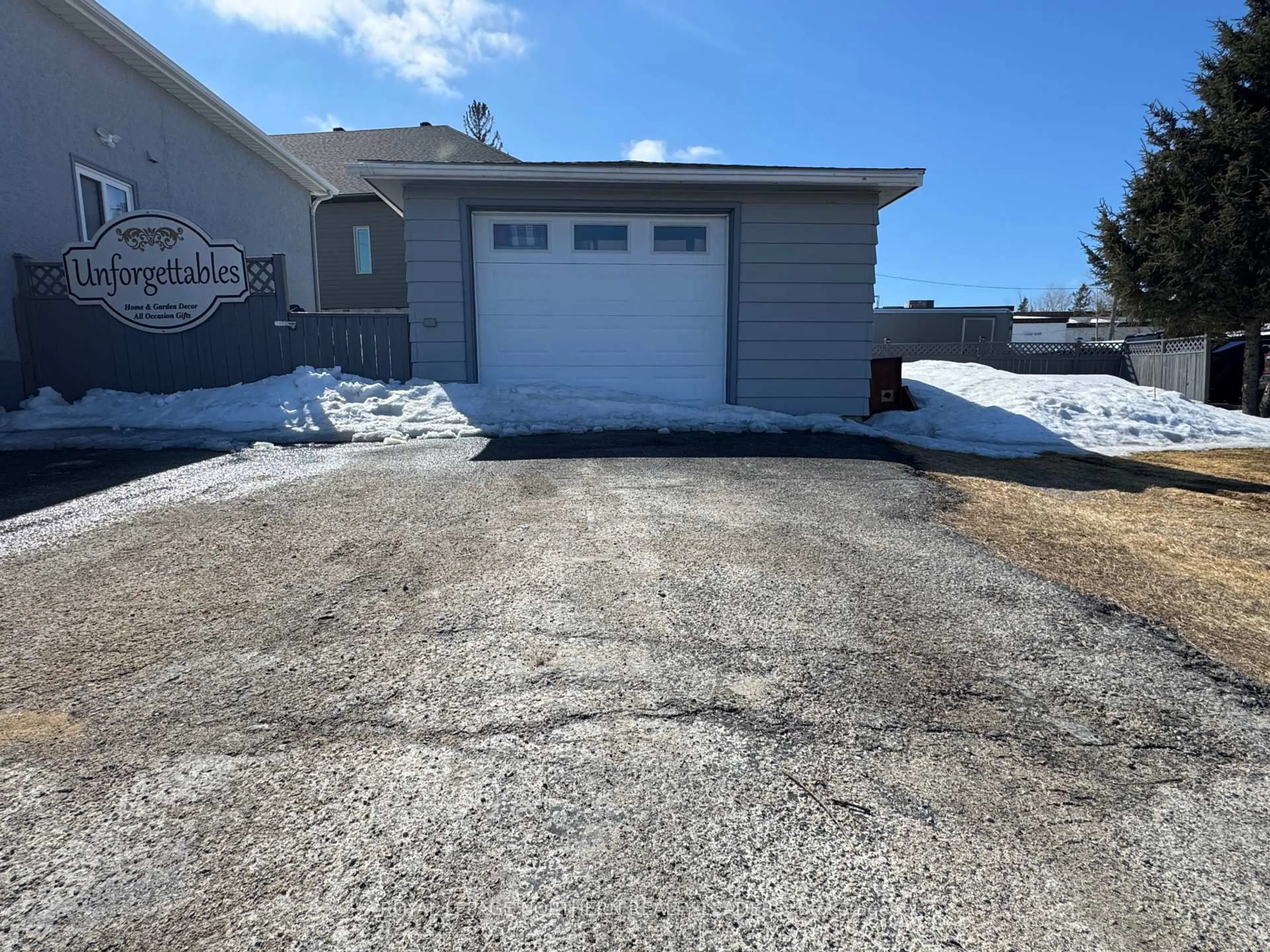 Unknown for 864 Riverside Dr, Timmins Ontario P4N 3W2