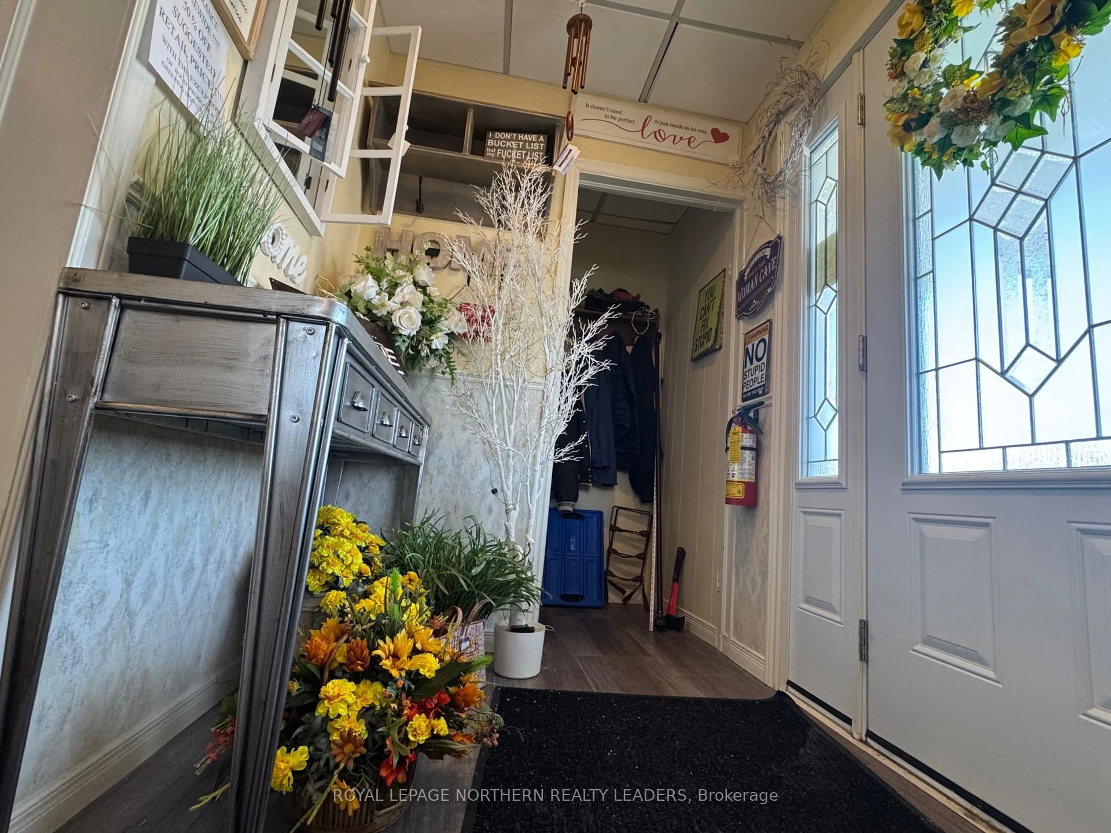 Indoor entryway for 864 Riverside Dr, Timmins Ontario P4N 3W2