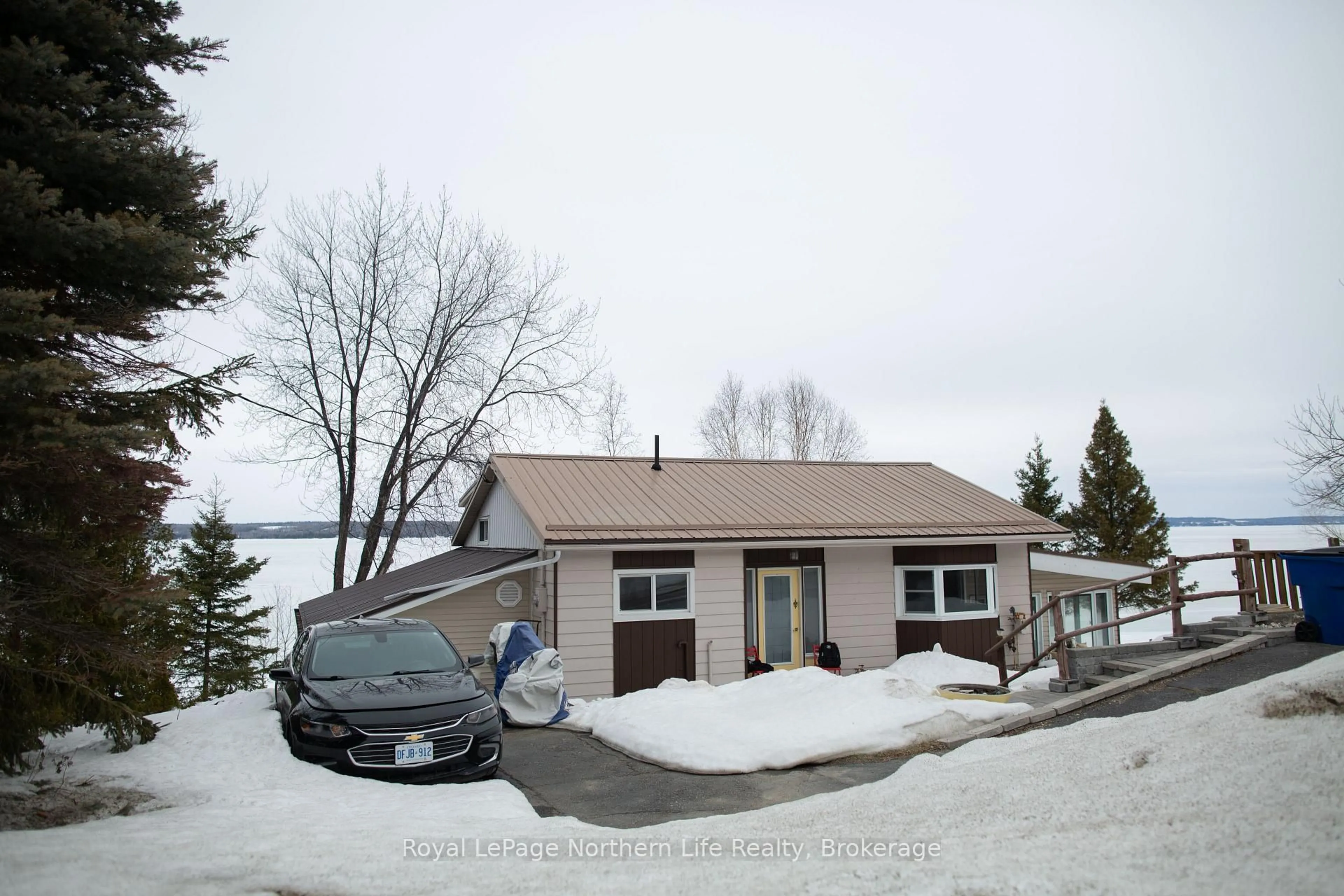 A pic from outside/outdoor area/front of a property/back of a property/a pic from drone, unknown for 1017 LAKESHORE Rd, Temiskaming Shores Ontario P0J 1K0