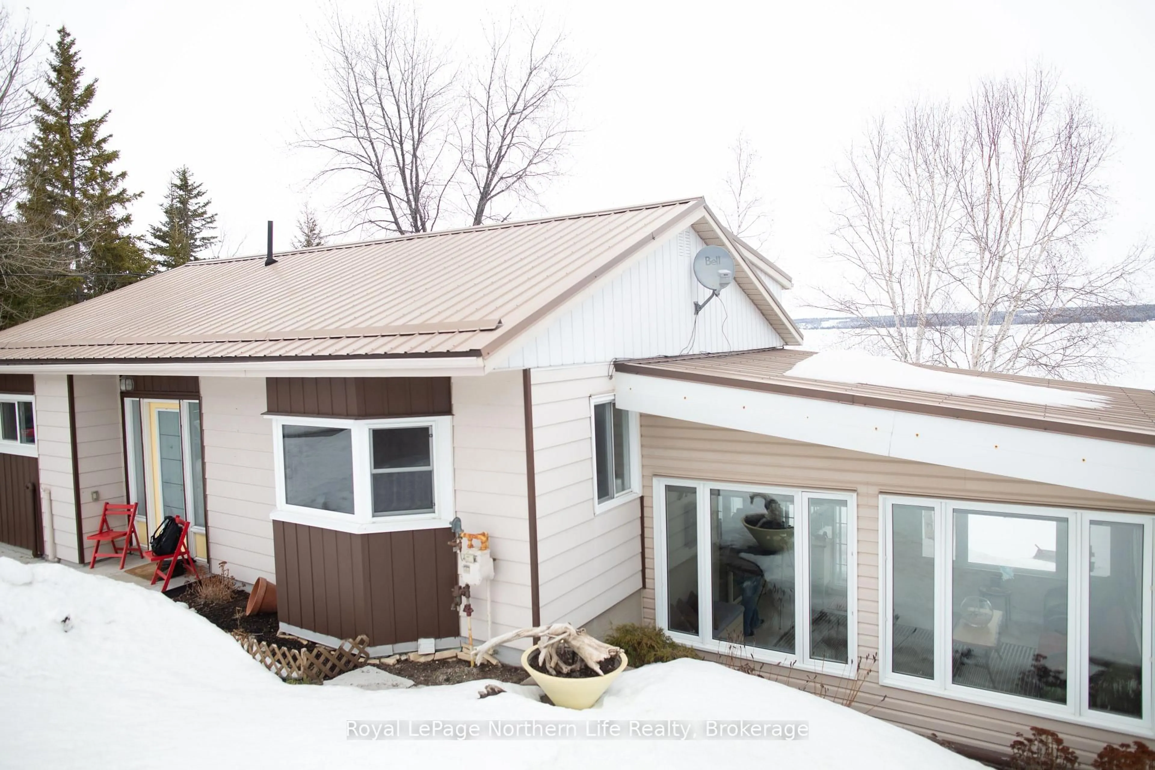 Home with vinyl exterior material, mountain view for 1017 LAKESHORE Rd, Temiskaming Shores Ontario P0J 1K0