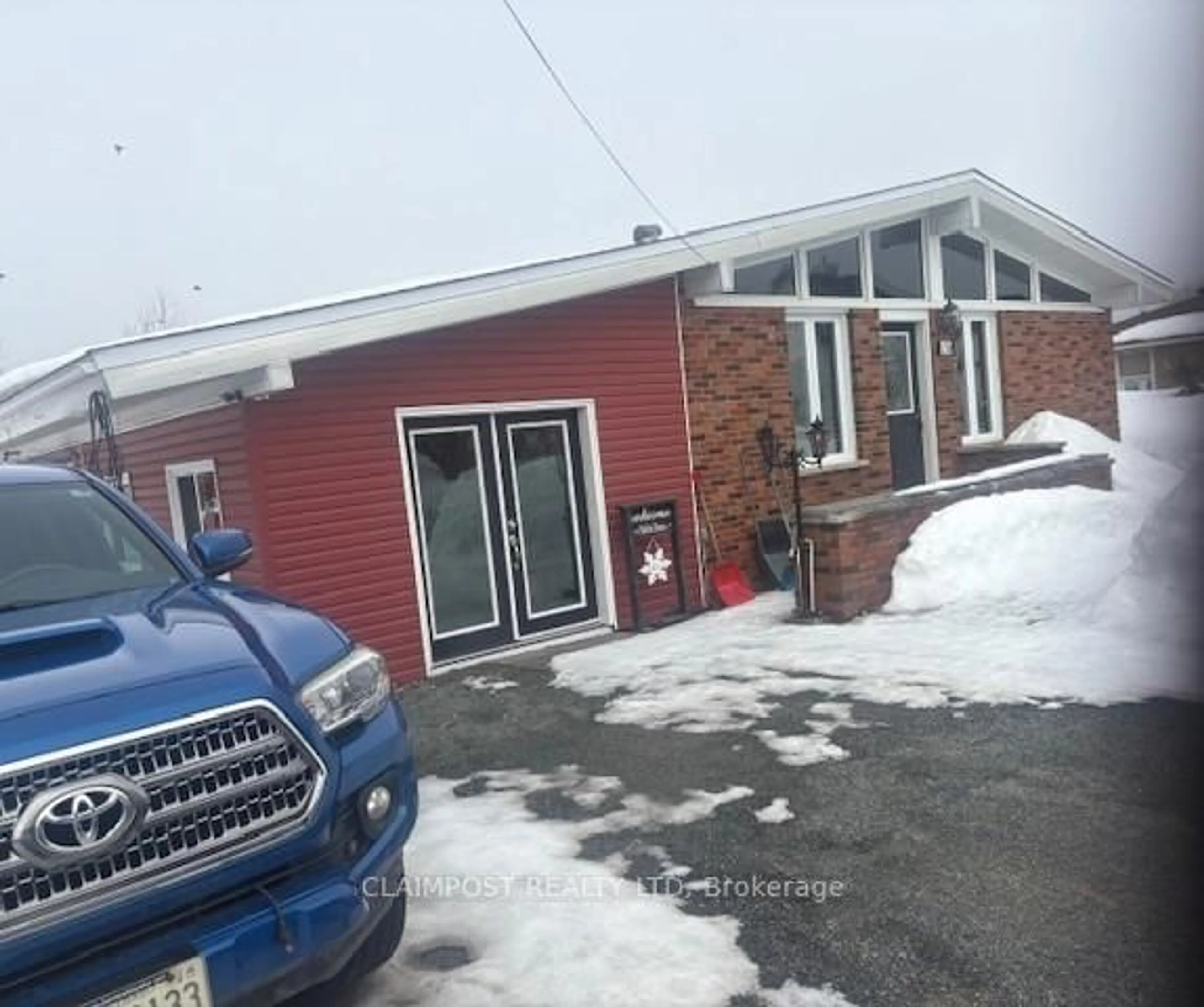 Parking for 178 Ross Rd, Smooth Rock Falls Ontario P0L 2B0
