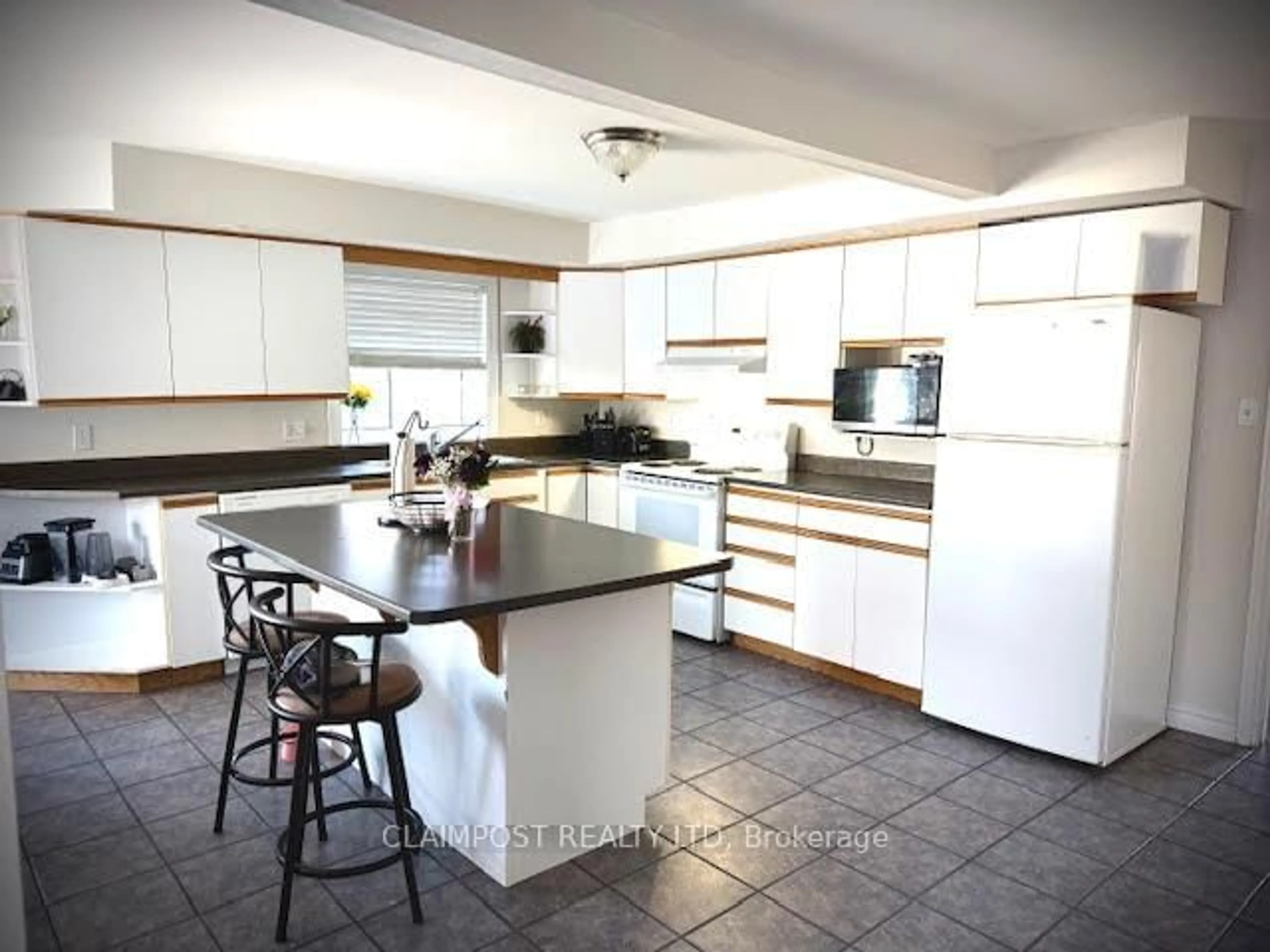 Open concept kitchen, ceramic/tile floor for 414 James Ave, Timmins Ontario P4N 5T2