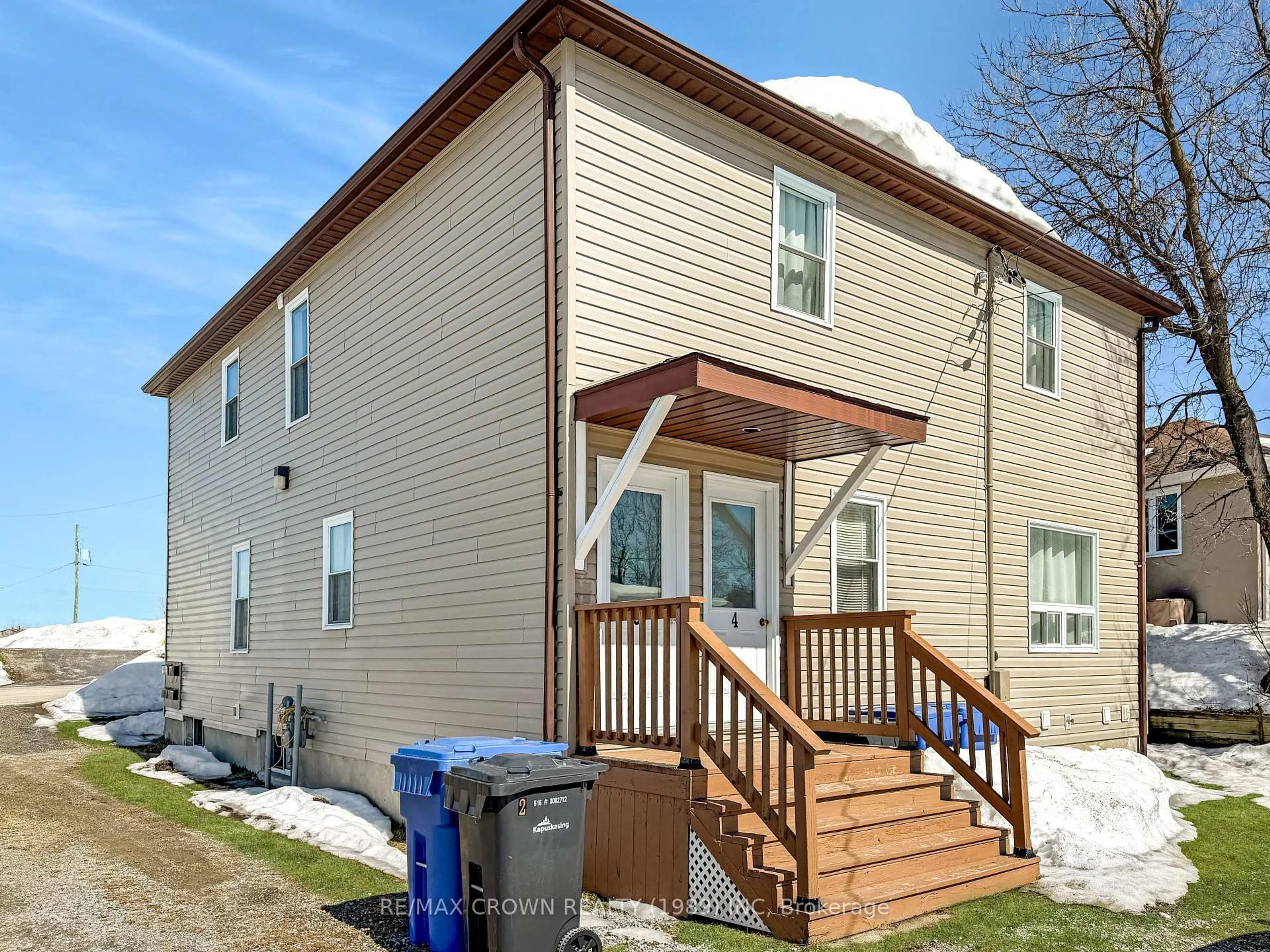 Home with vinyl exterior material, street for 119 Byng Ave, Kapuskasing Ontario P5N 1X3