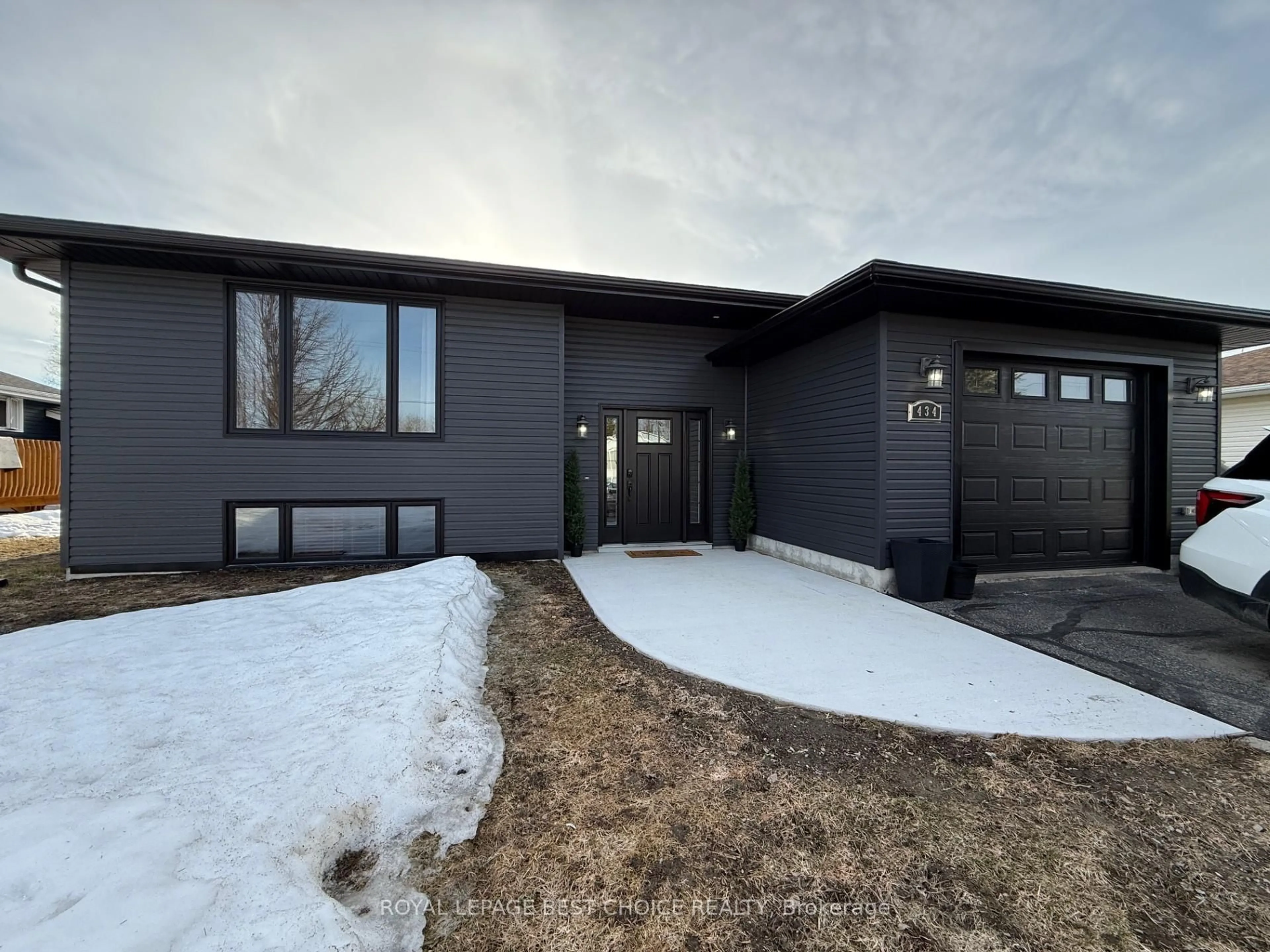 Unknown for 434 Bateson St, Temiskaming Shores Ontario P0J 1P0