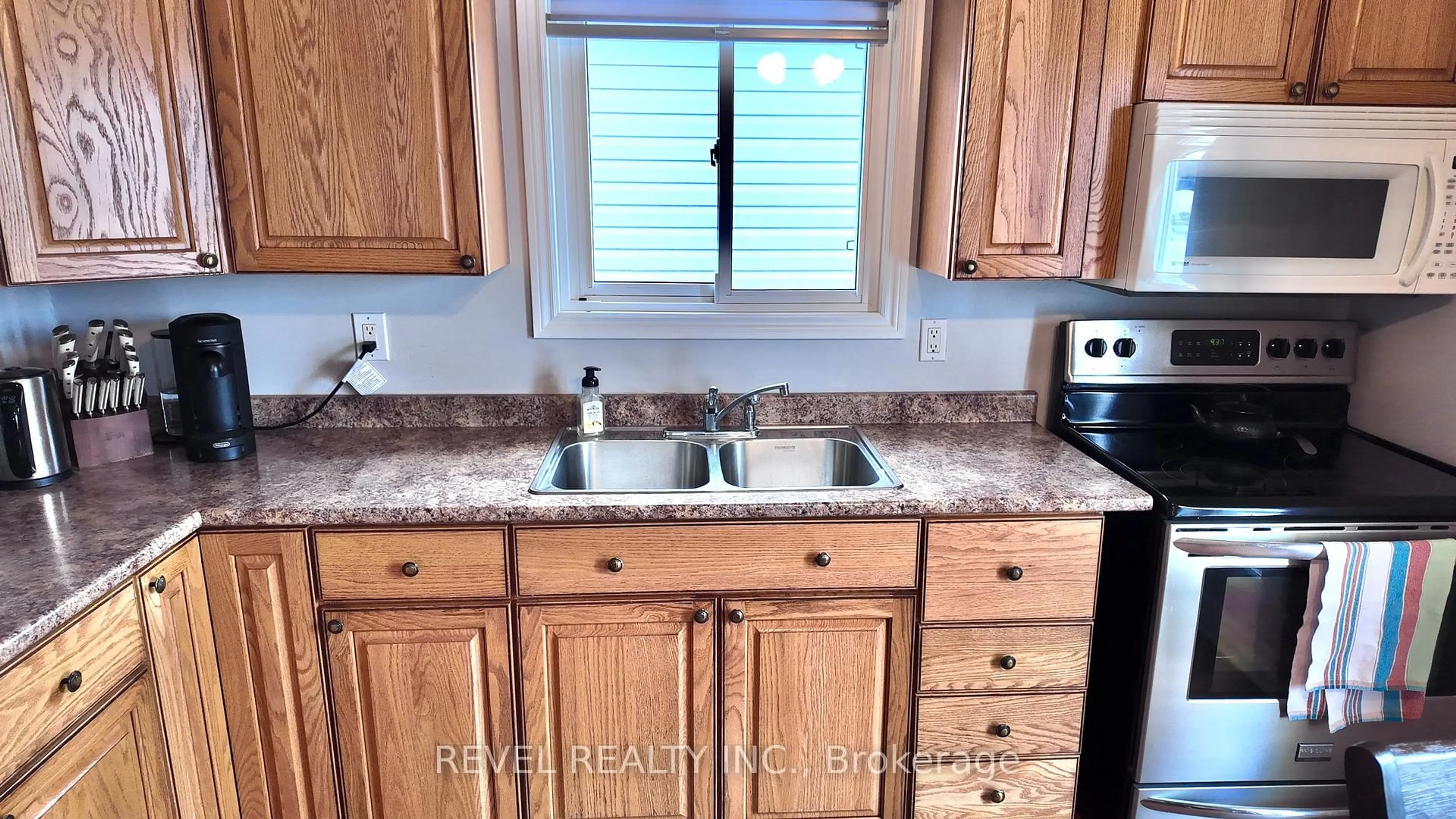 Standard kitchen, ceramic/tile floor for 1353 Gatineau Blvd, Timmins Ontario P4R 1E4