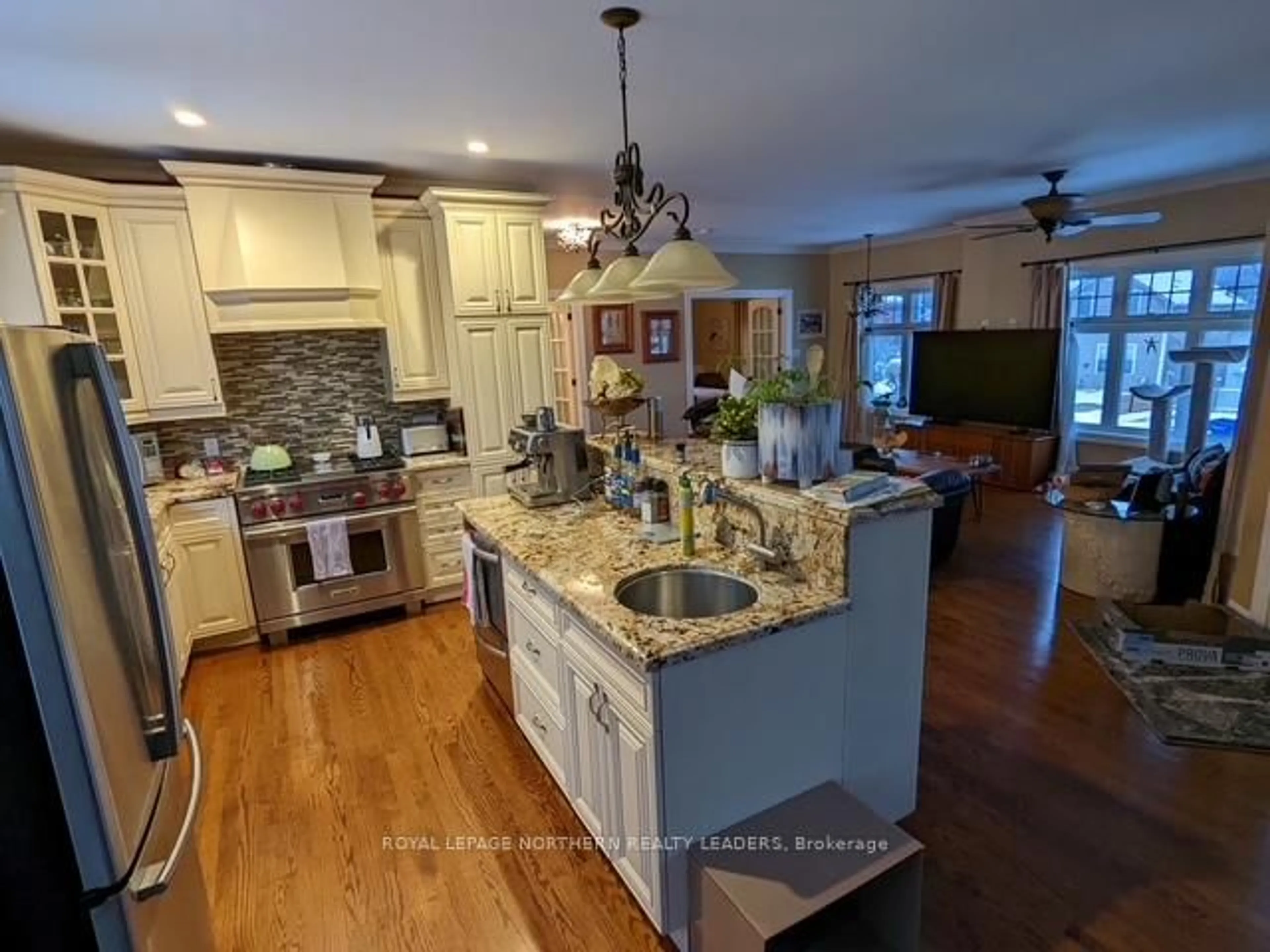 Open concept kitchen, ceramic/tile floor for 417 James Ave, Timmins Ontario P4N 5T1