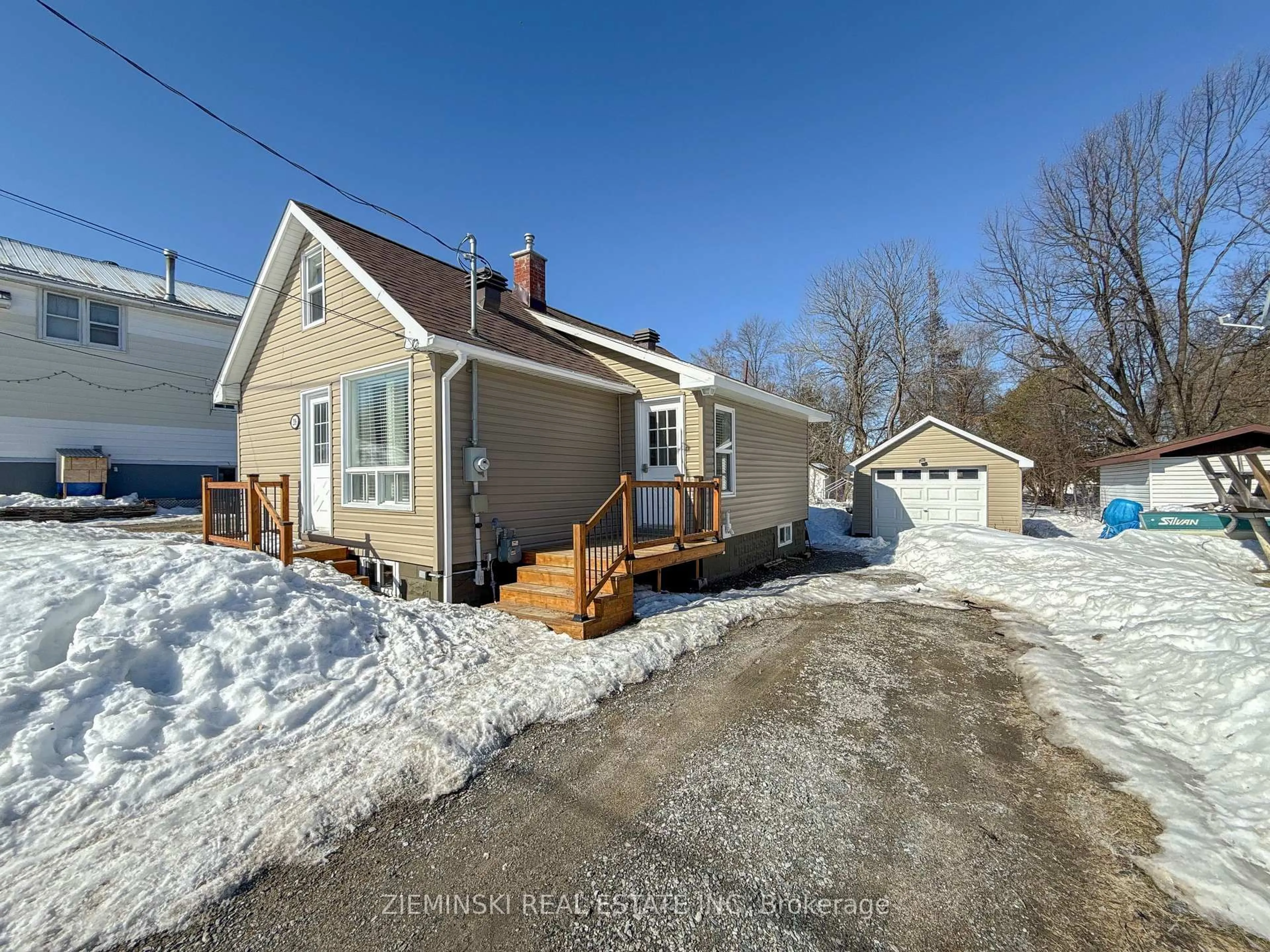 A pic from outside/outdoor area/front of a property/back of a property/a pic from drone, street for 208 Mcdougall Ave, Timmins Ontario P0N 1H0
