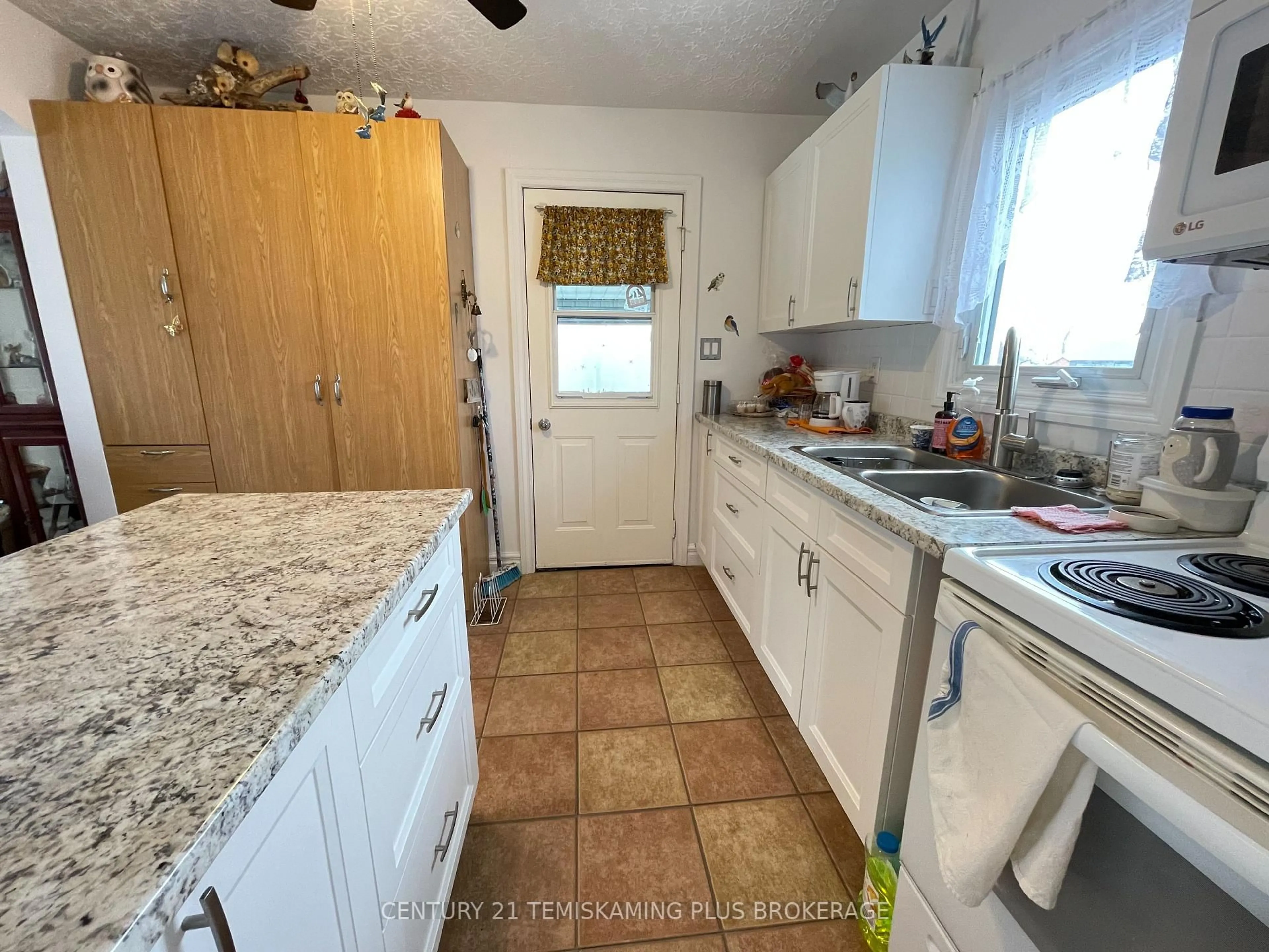 Standard kitchen, unknown for 144 Rorke Ave, Temiskaming Shores Ontario P0J 1K0