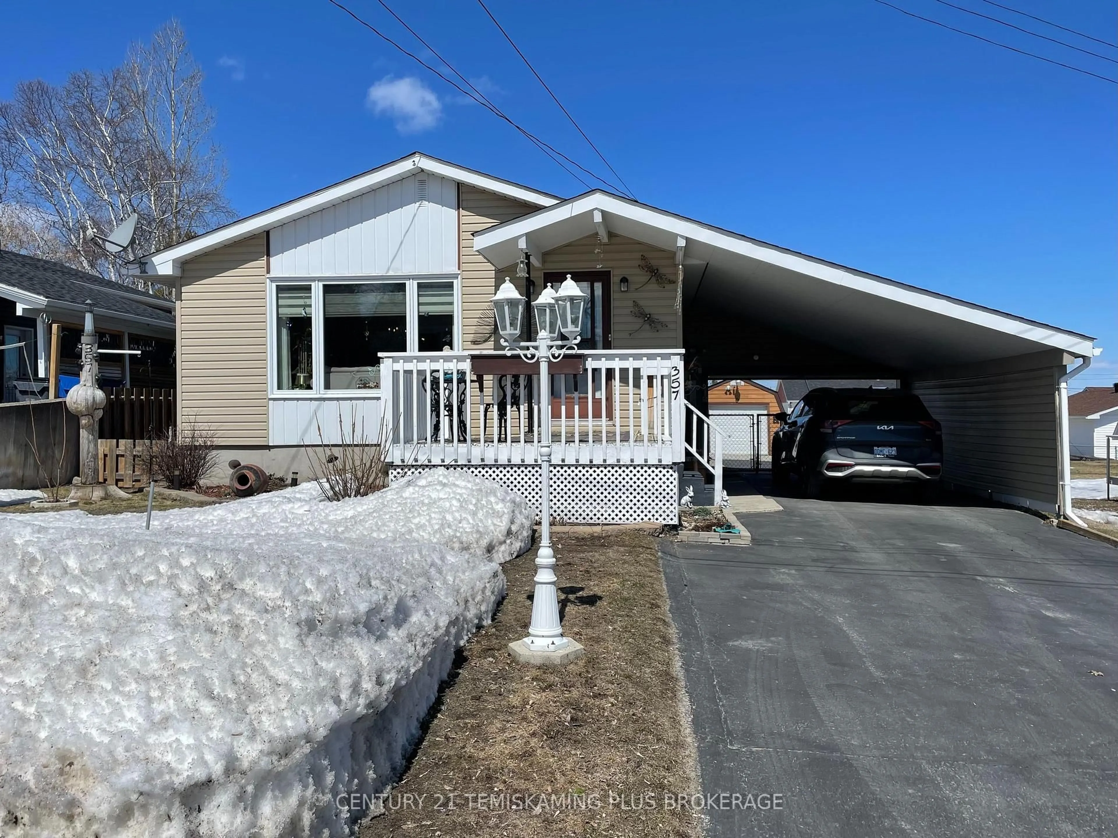Home with vinyl exterior material, street for 357 Lawlor St, Temiskaming Shores Ontario P0J 1K0