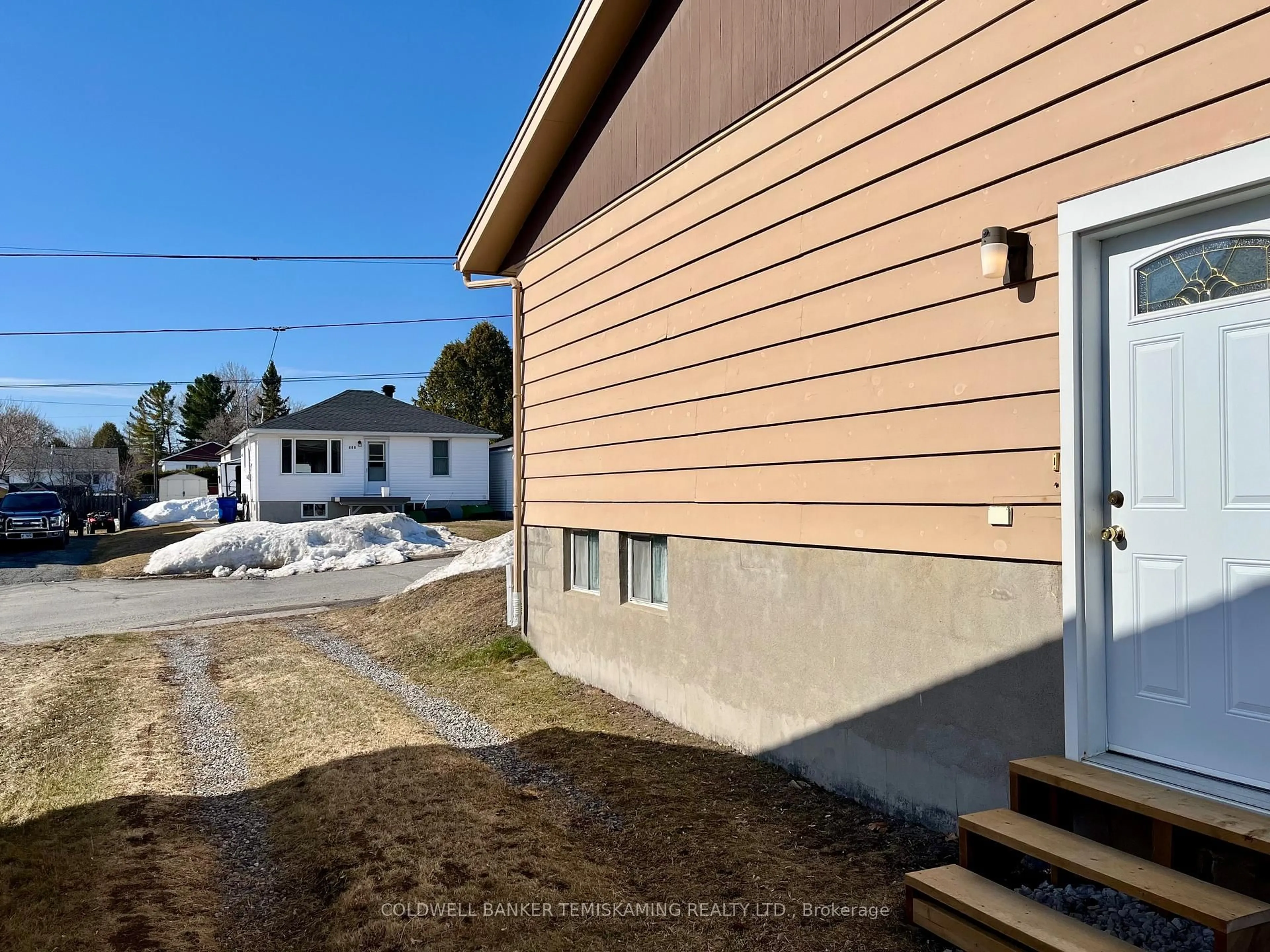 A pic from outside/outdoor area/front of a property/back of a property/a pic from drone, unknown for 397 Russell St, Temiskaming Shores Ontario P0J 1K0