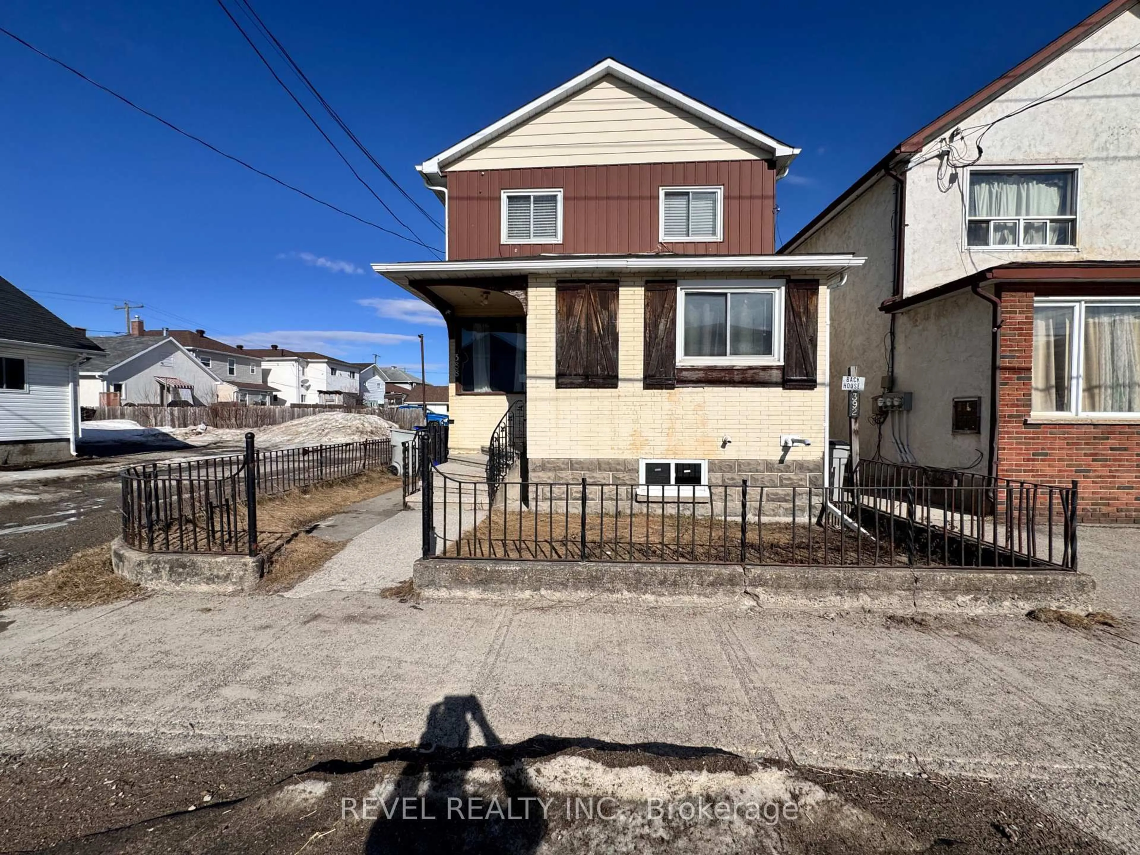 A pic from outside/outdoor area/front of a property/back of a property/a pic from drone, street for 388 Pine St, Timmins Ontario P4N 2L3