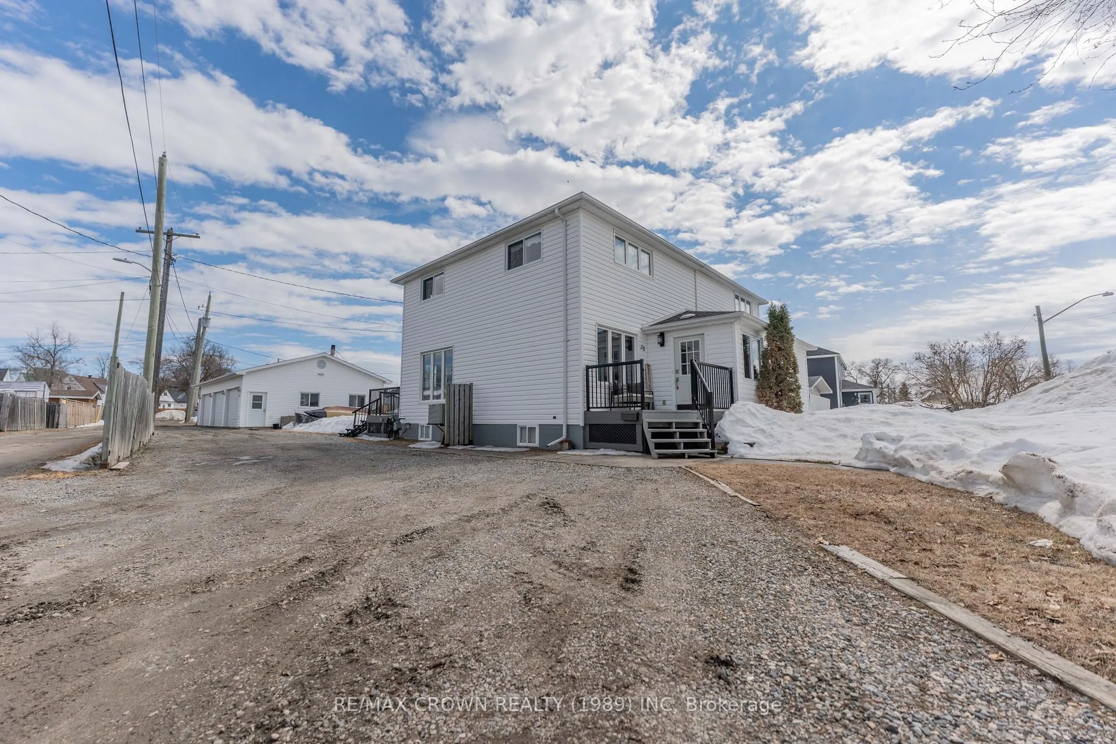 A pic from outside/outdoor area/front of a property/back of a property/a pic from drone, building for 20 Victoria St, Kapuskasing Ontario P5N 1K7