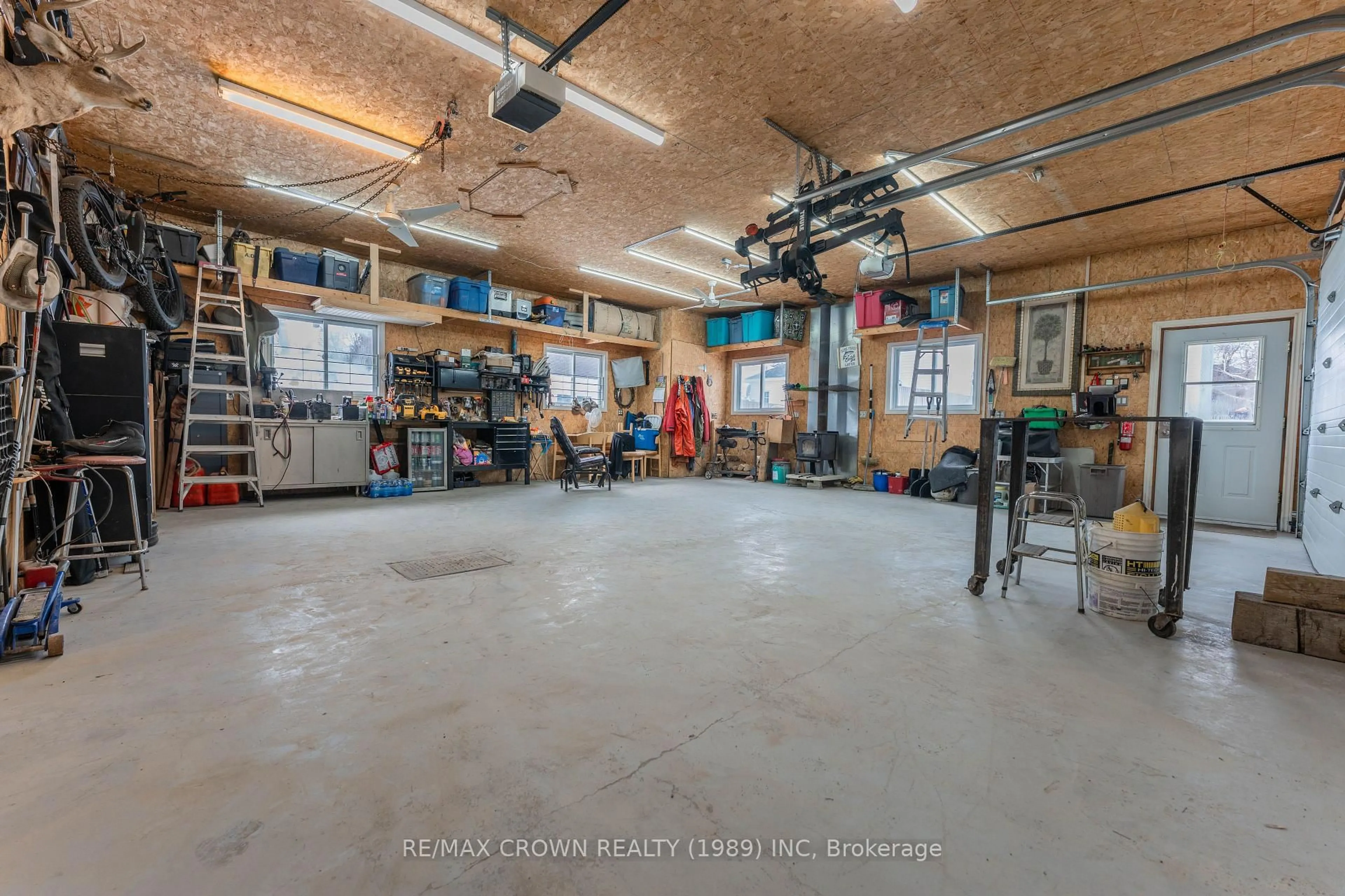 Indoor garage for 20 Victoria St, Kapuskasing Ontario P5N 1K7