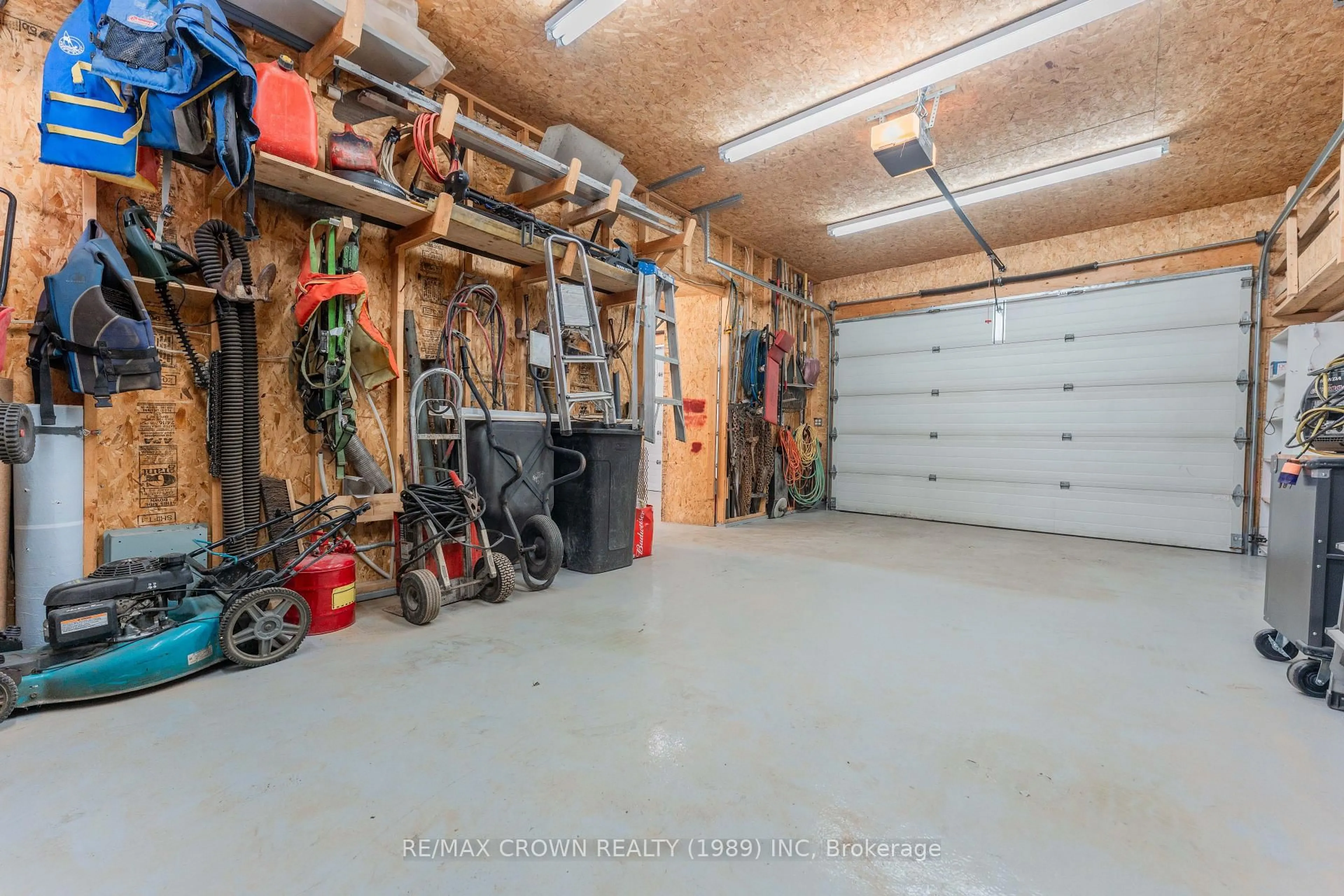 Indoor garage for 20 Victoria St, Kapuskasing Ontario P5N 1K7