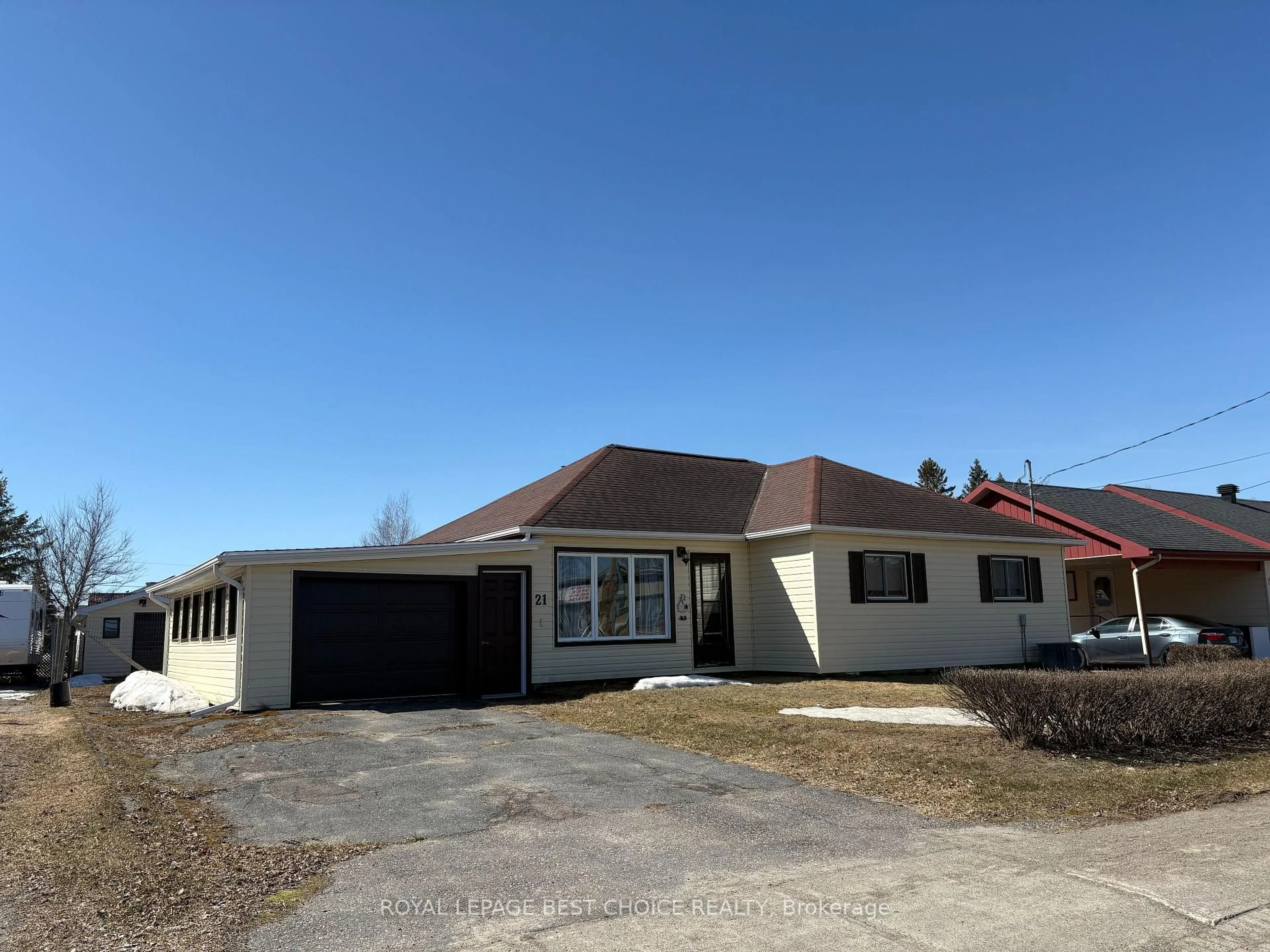 Home with vinyl exterior material, street for 21 10TH St, Armstrong Ontario P0J 1H0