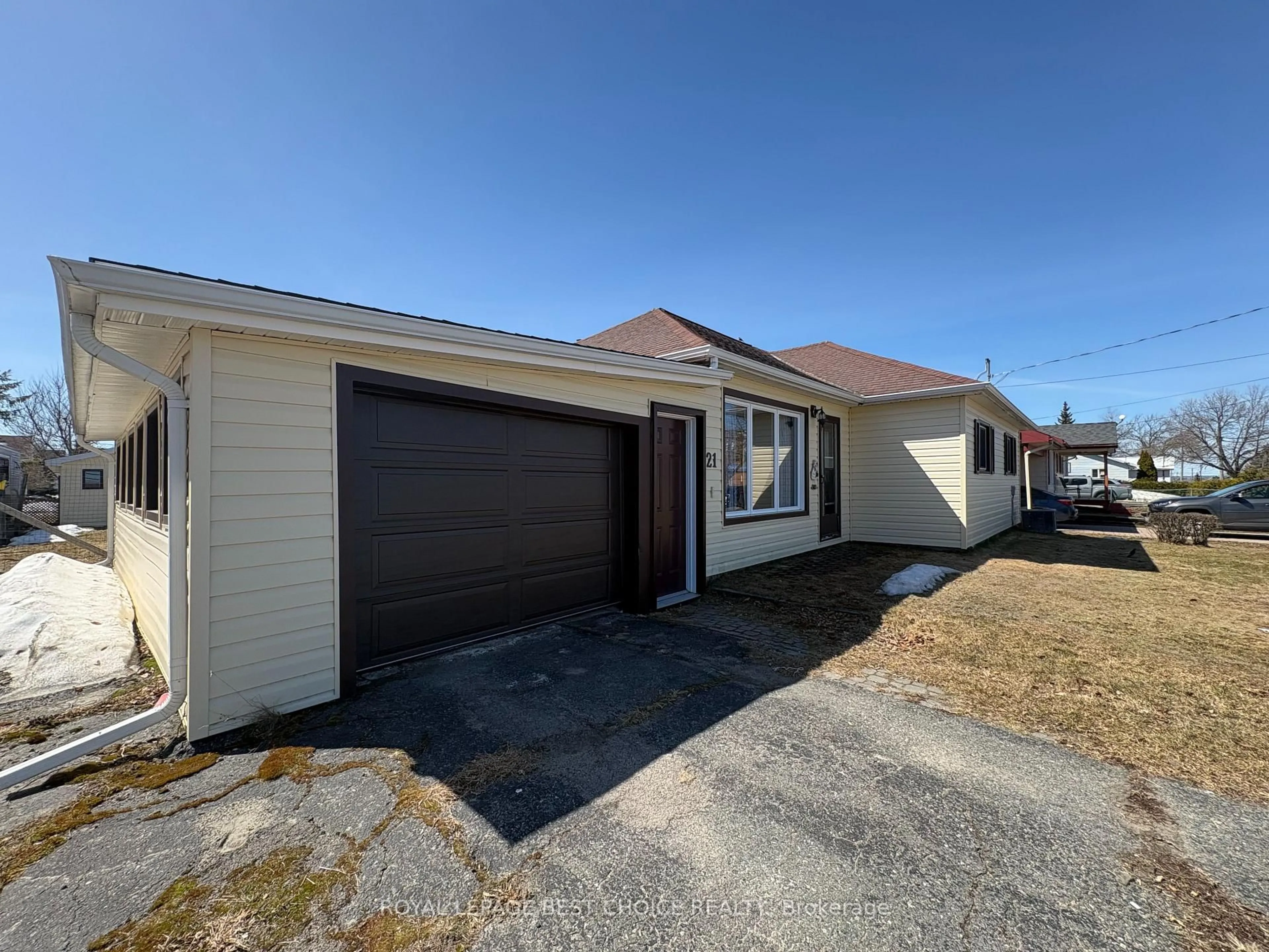 A pic from outside/outdoor area/front of a property/back of a property/a pic from drone, street for 21 10TH St, Armstrong Ontario P0J 1H0