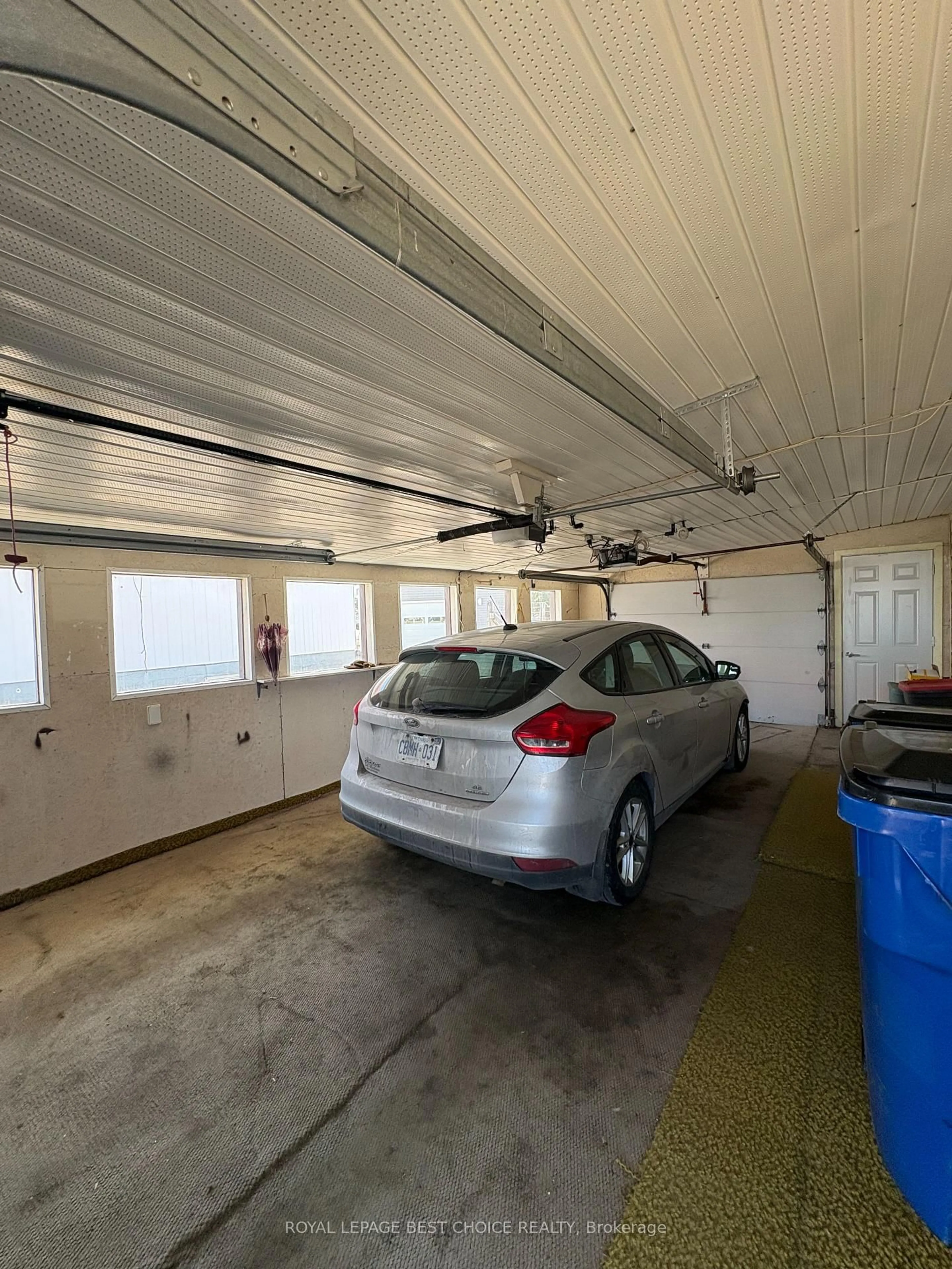 Indoor garage for 21 10TH St, Armstrong Ontario P0J 1H0