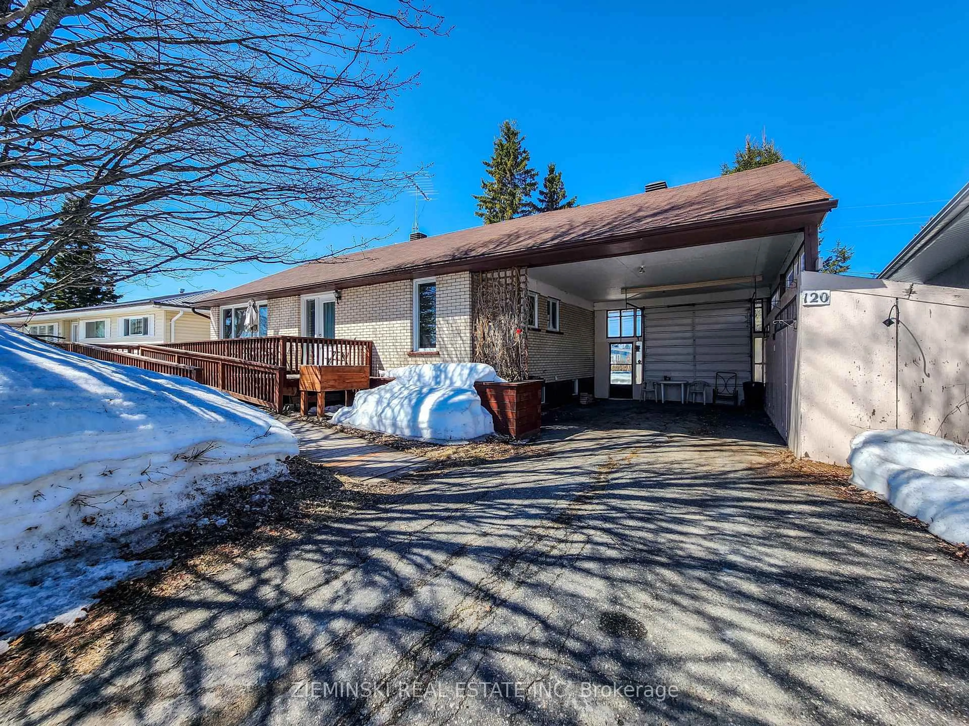 Unknown for 120 Picadilly Circ, Iroquois Falls Ontario P0K 1E0