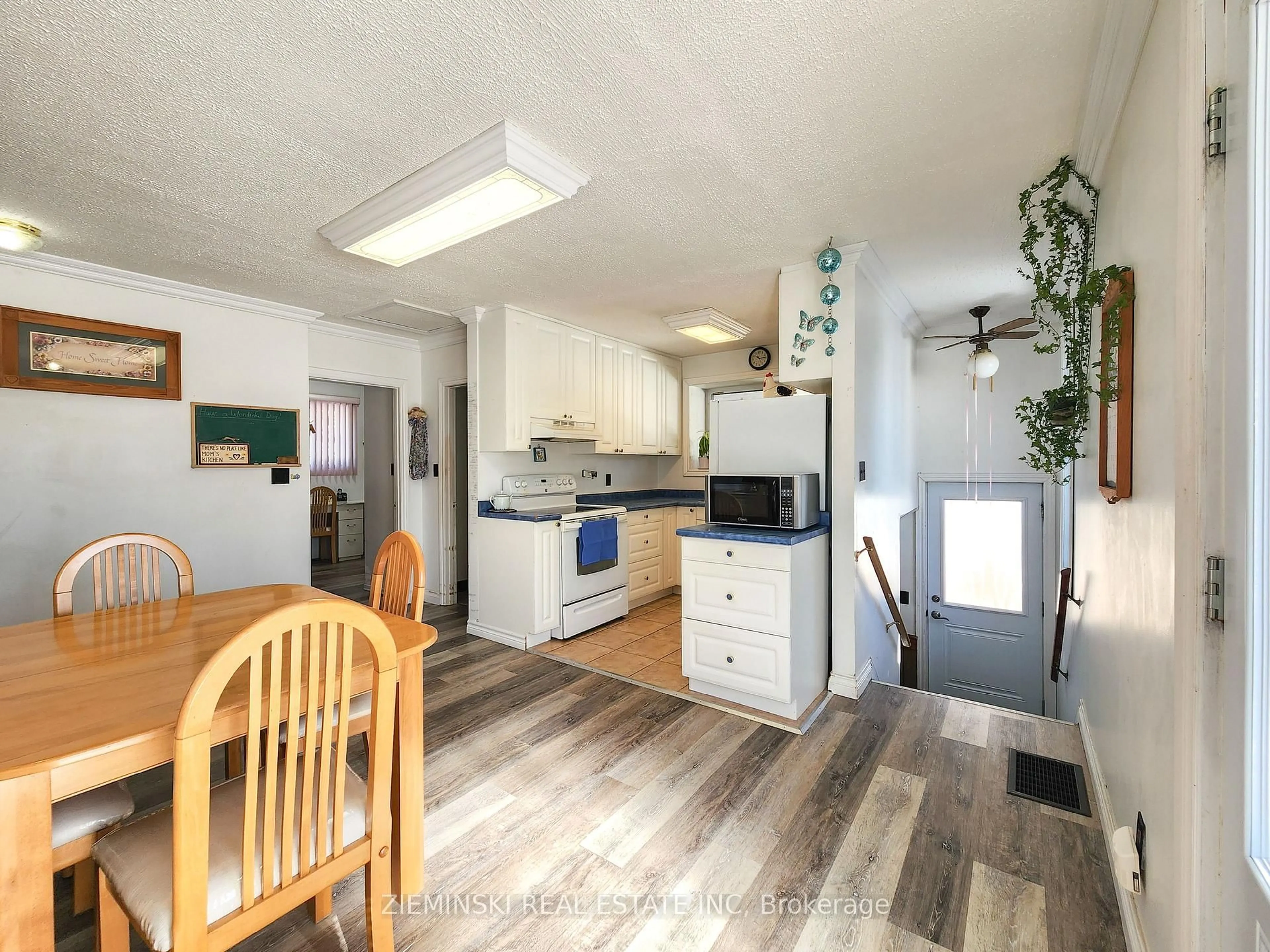 Unknown for 120 Picadilly Circ, Iroquois Falls Ontario P0K 1E0