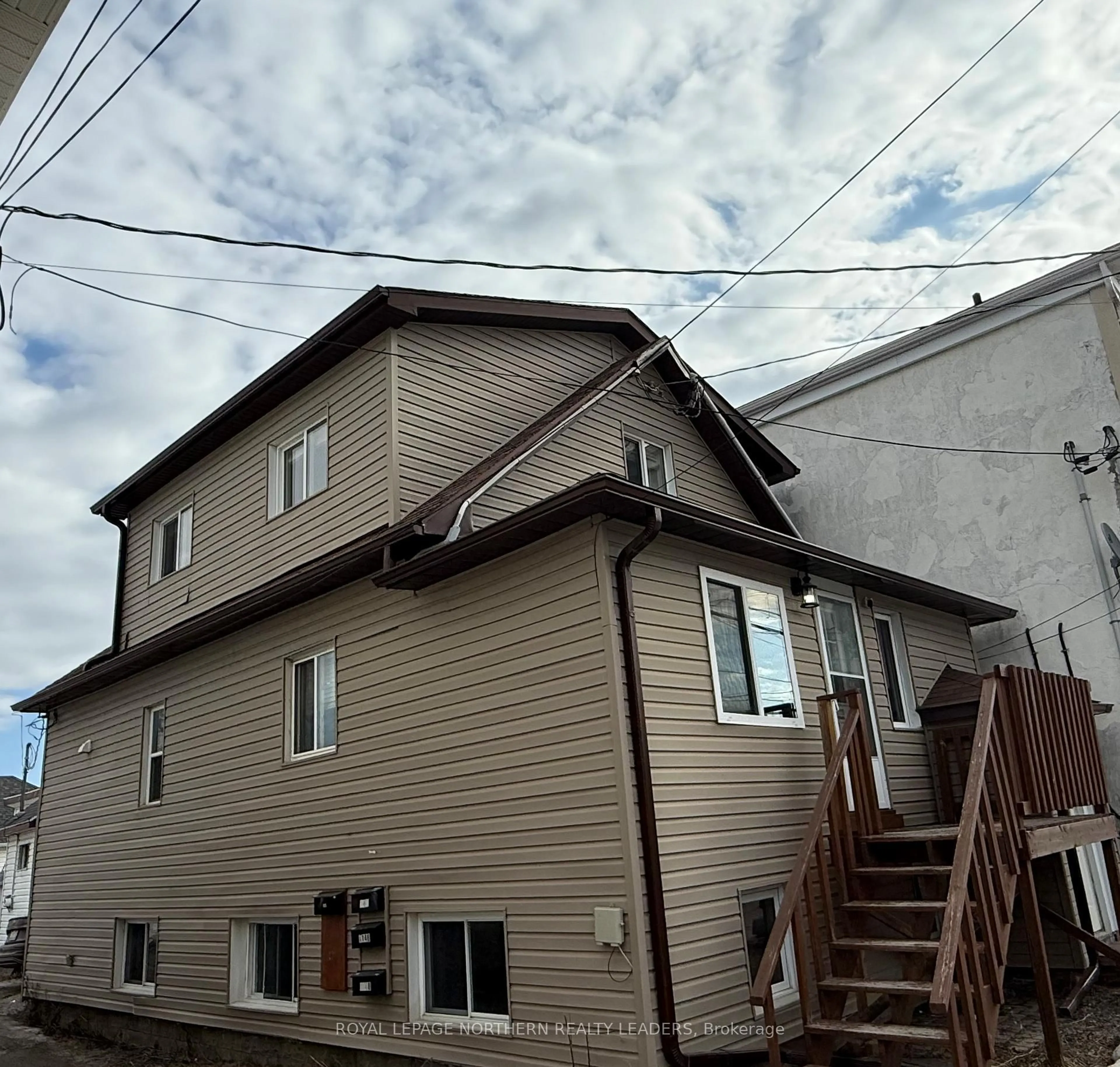 Home with vinyl exterior material, building for 148 Sixth Ave, Timmins Ontario P4N 5M3