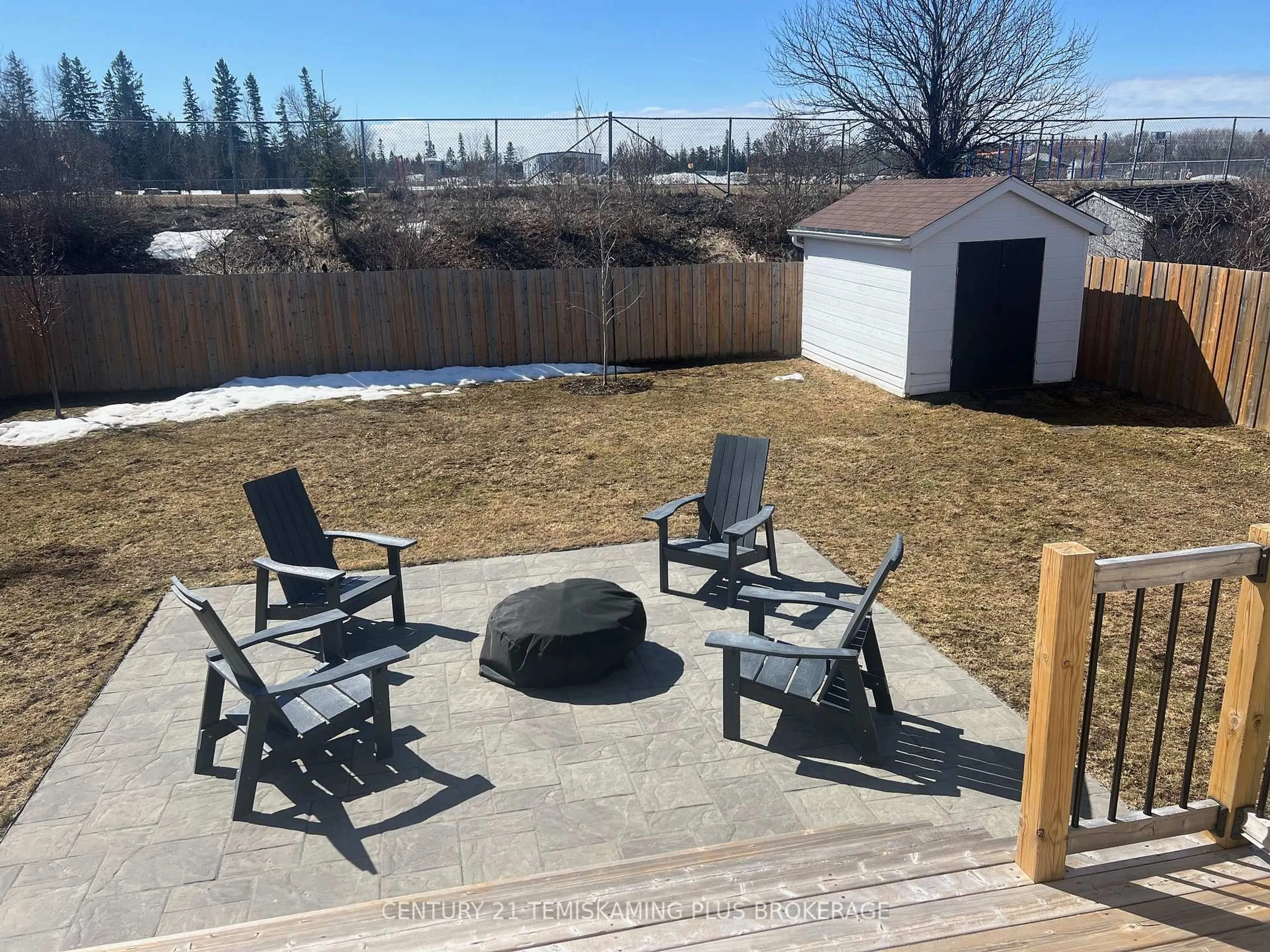 Patio, water/lake/river/ocean view for 560 Helmer Pedersen Dr, Temiskaming Shores Ontario P0J 1P0