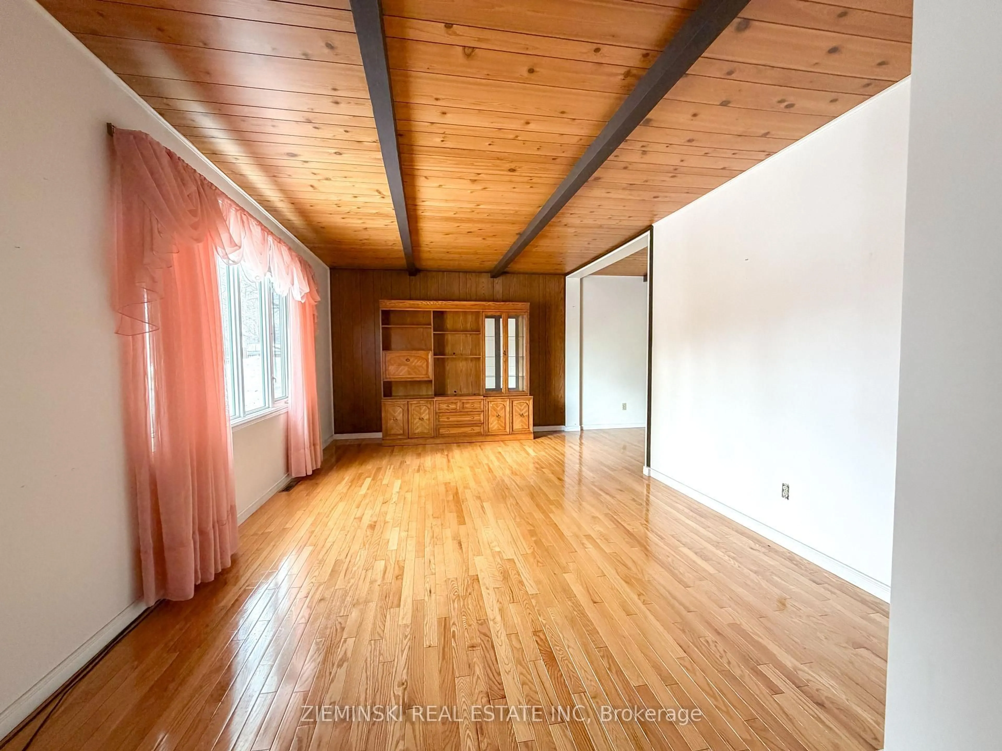 A pic of a room for 105 New Circle Pl, Iroquois Falls Ontario P0K 1E0