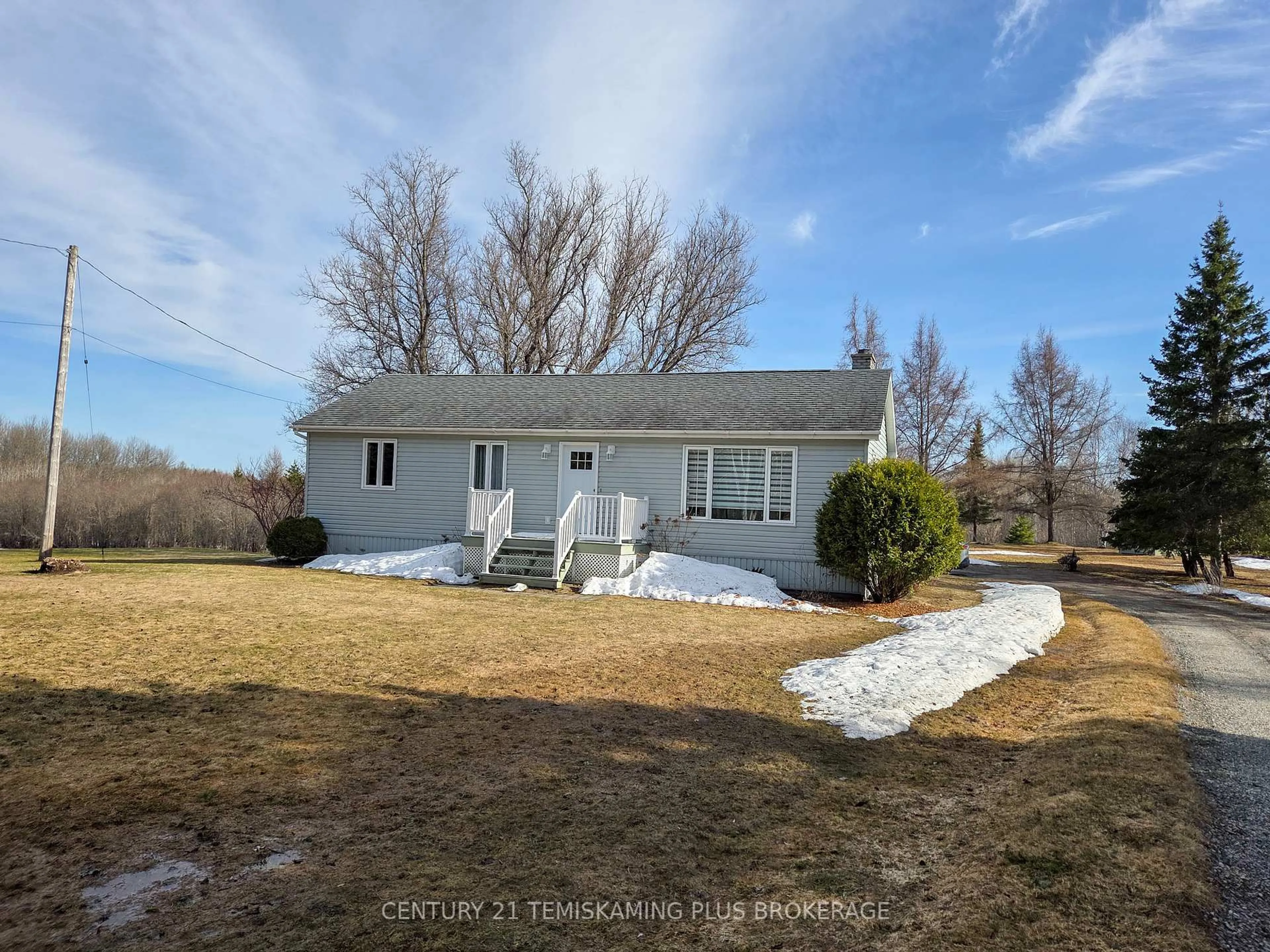 A pic from outside/outdoor area/front of a property/back of a property/a pic from drone, unknown for 427324 Chamberlain 3 Rd, Englehart Ontario P0J 1H0