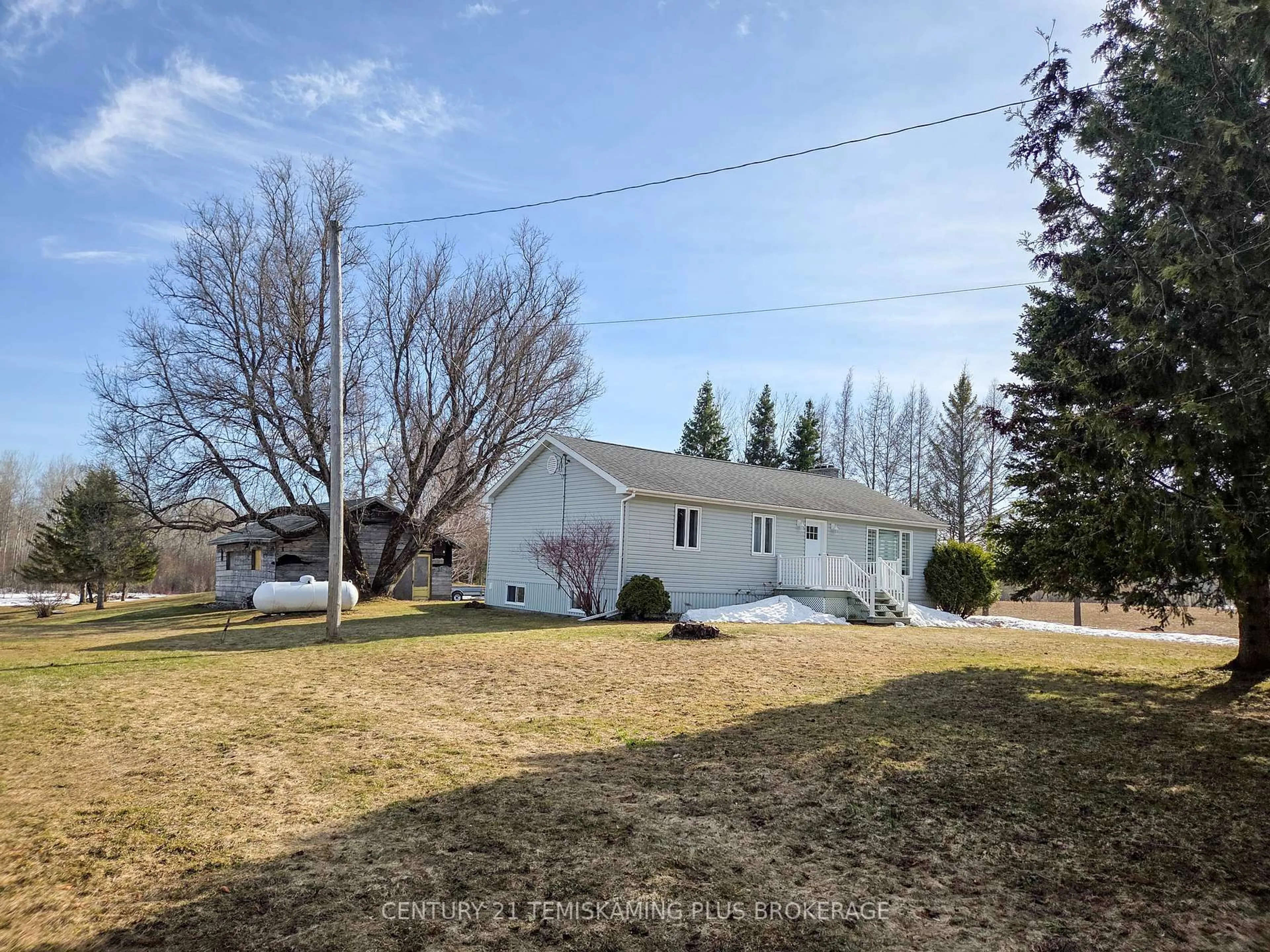 A pic from outside/outdoor area/front of a property/back of a property/a pic from drone, street for 427324 Chamberlain 3 Rd, Englehart Ontario P0J 1H0