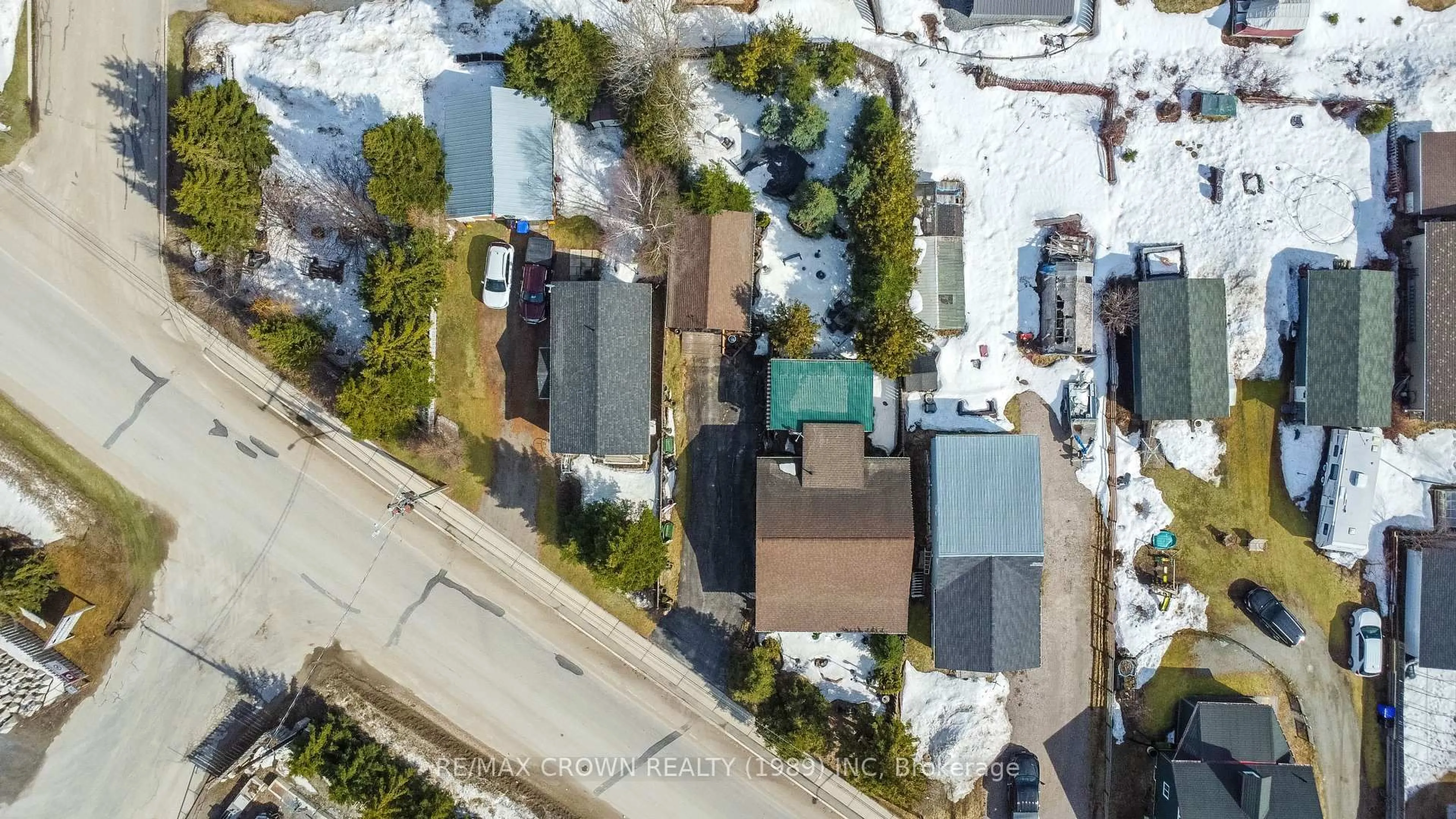 A pic from outside/outdoor area/front of a property/back of a property/a pic from drone, street for 24 Fontaine Dr, Hearst Ontario P0L 1N0