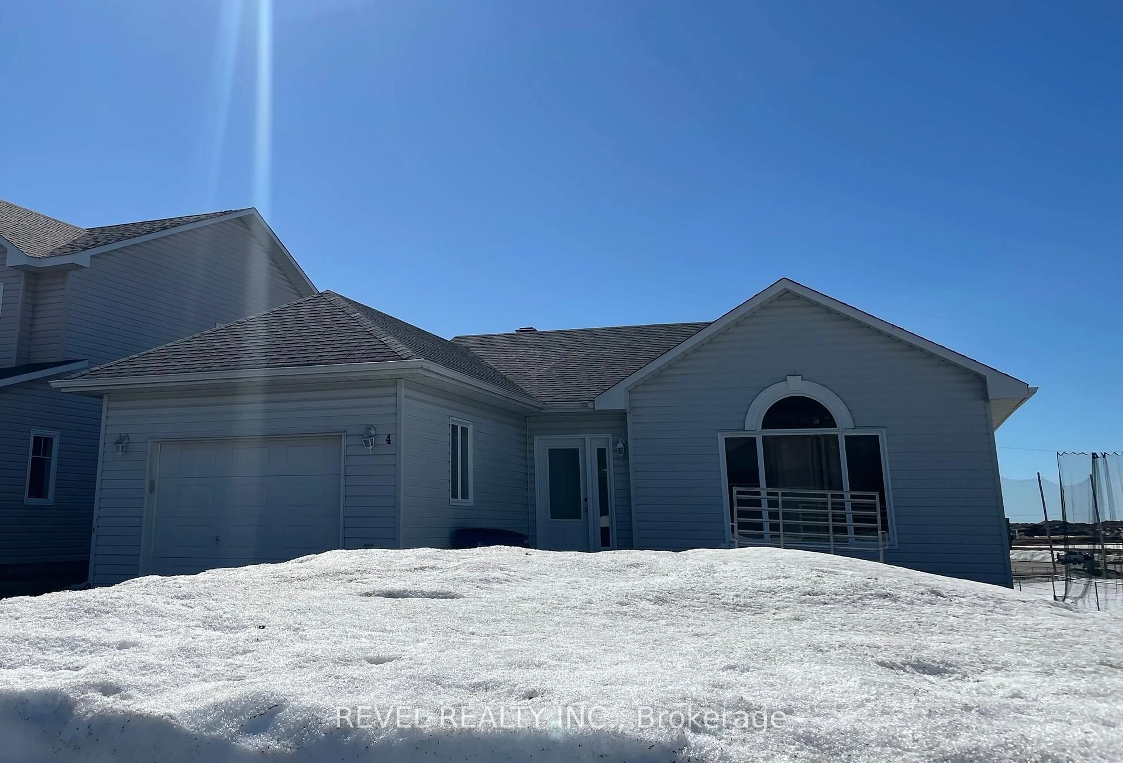 Home with vinyl exterior material, unknown for 4 Cree Rd, Cochrane Ontario P0L 1C0