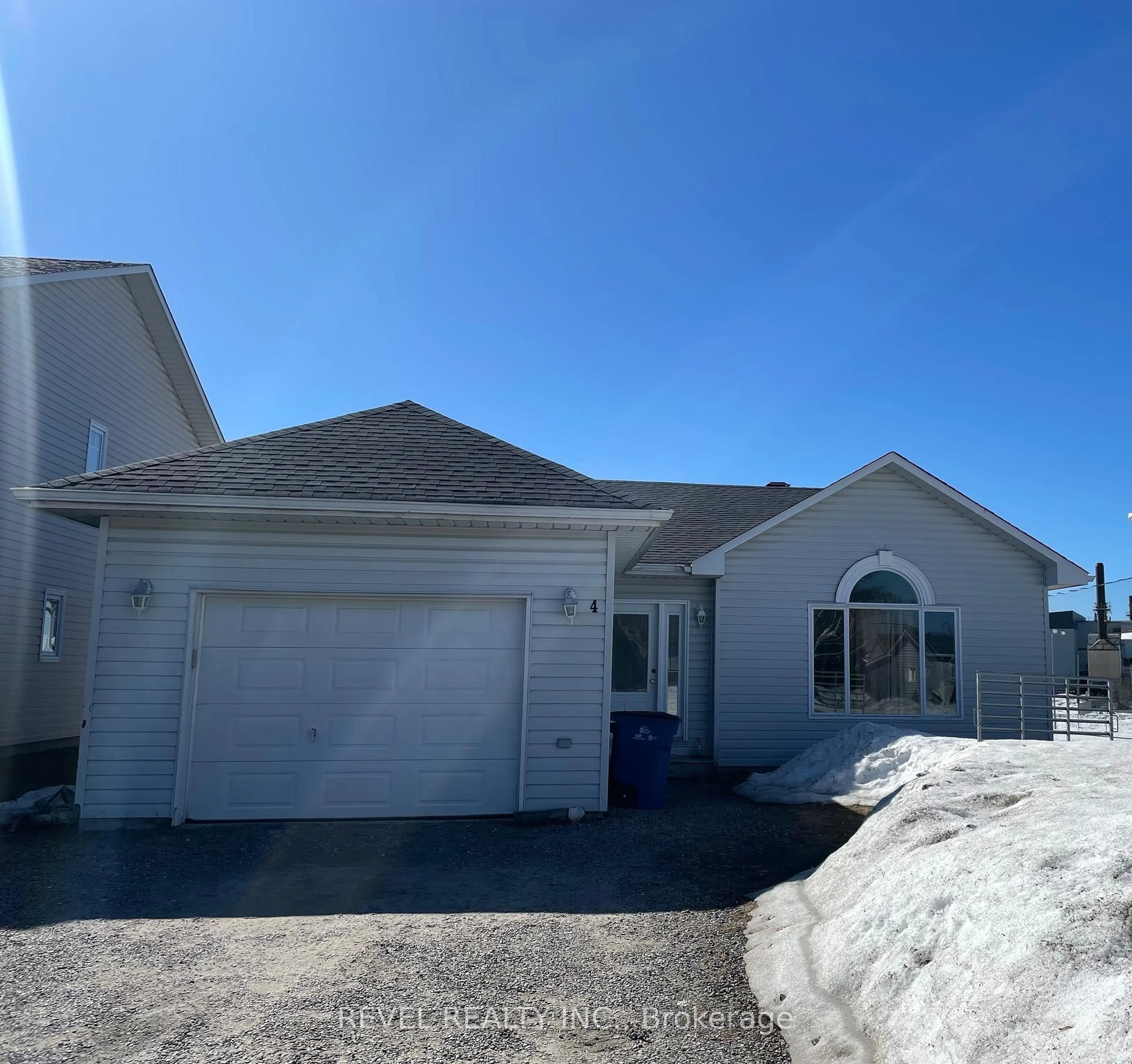 Home with vinyl exterior material, unknown for 4 Cree Rd, Cochrane Ontario P0L 1C0