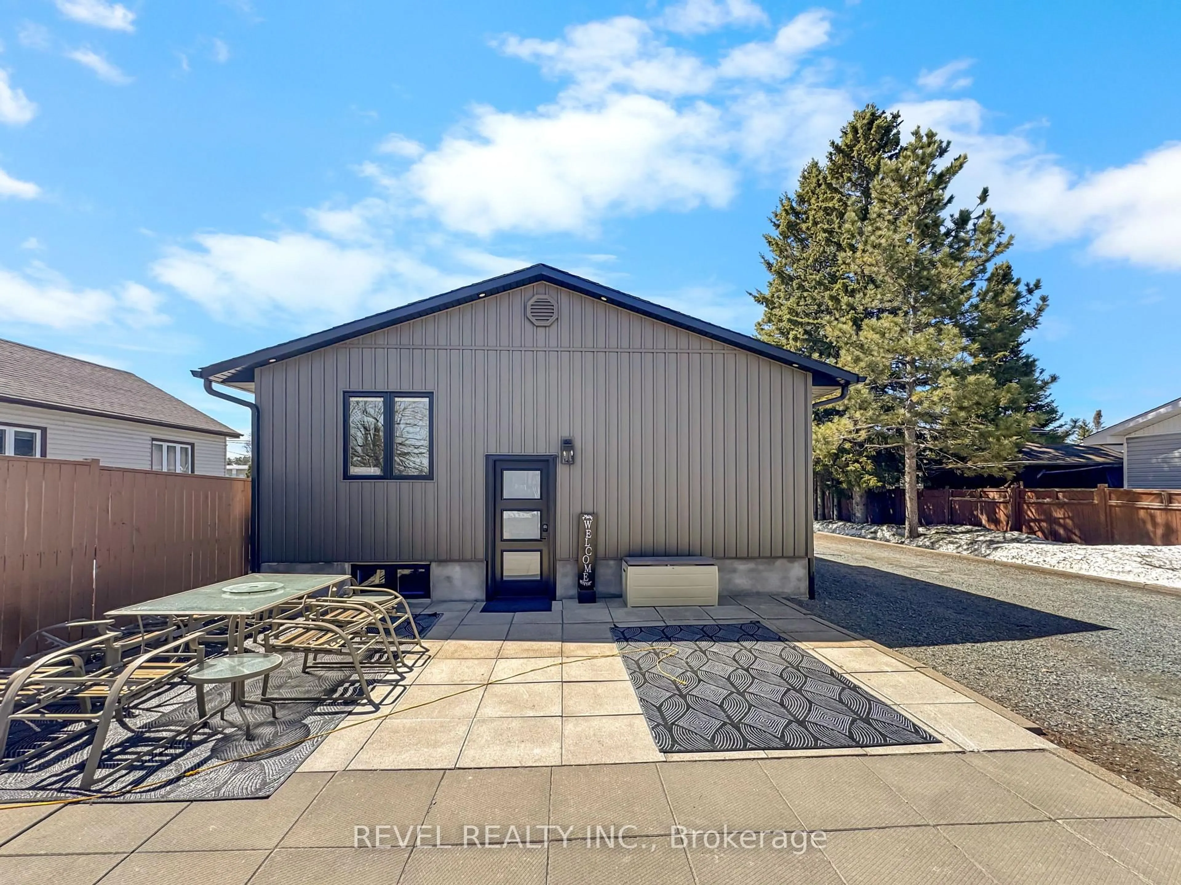 A pic from outside/outdoor area/front of a property/back of a property/a pic from drone, street for 414 Center St, Timmins Ontario P4N 7M4