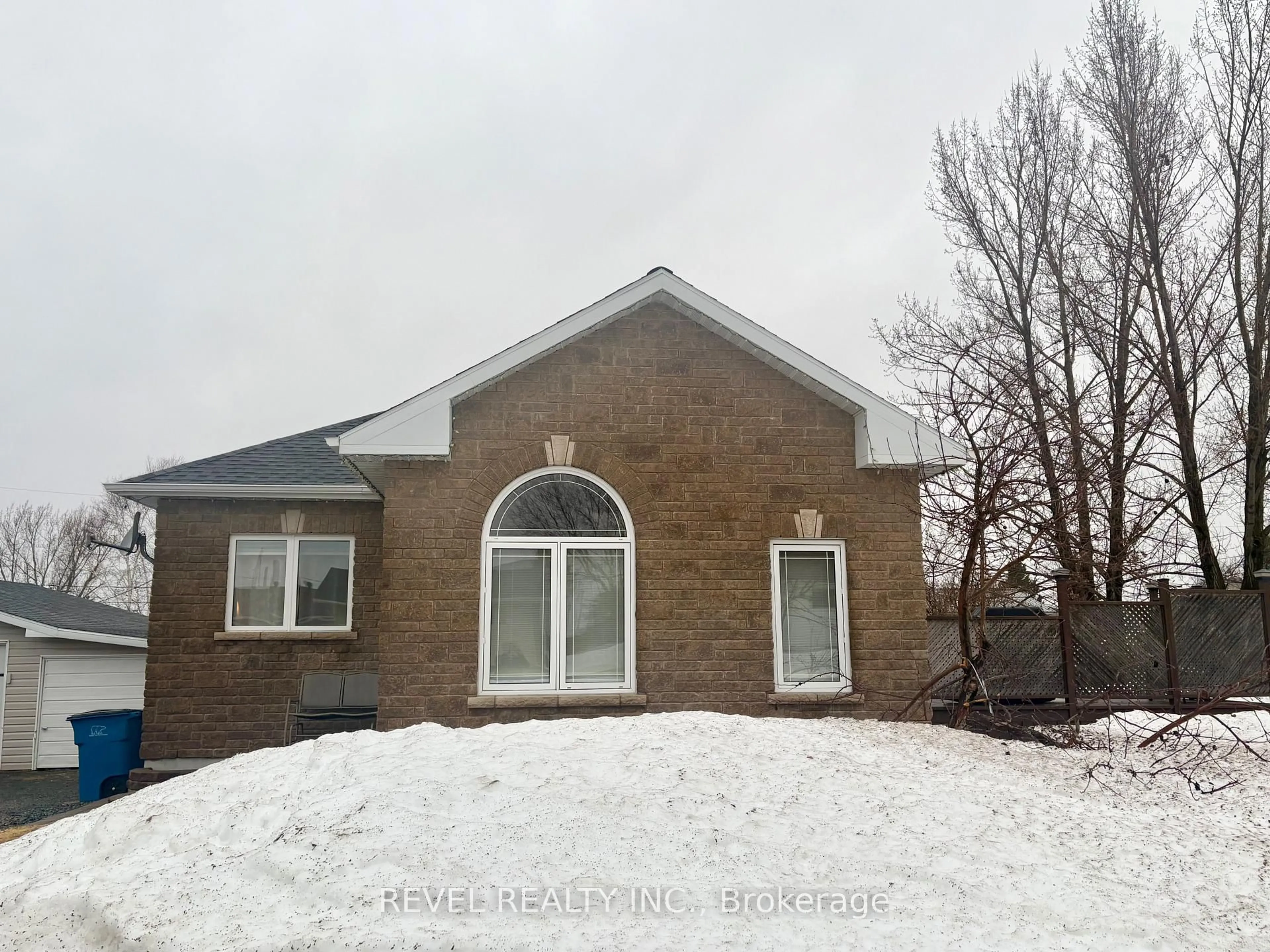 Home with brick exterior material, building for 15 Algonquin Rd, Cochrane Ontario P0L 1C0