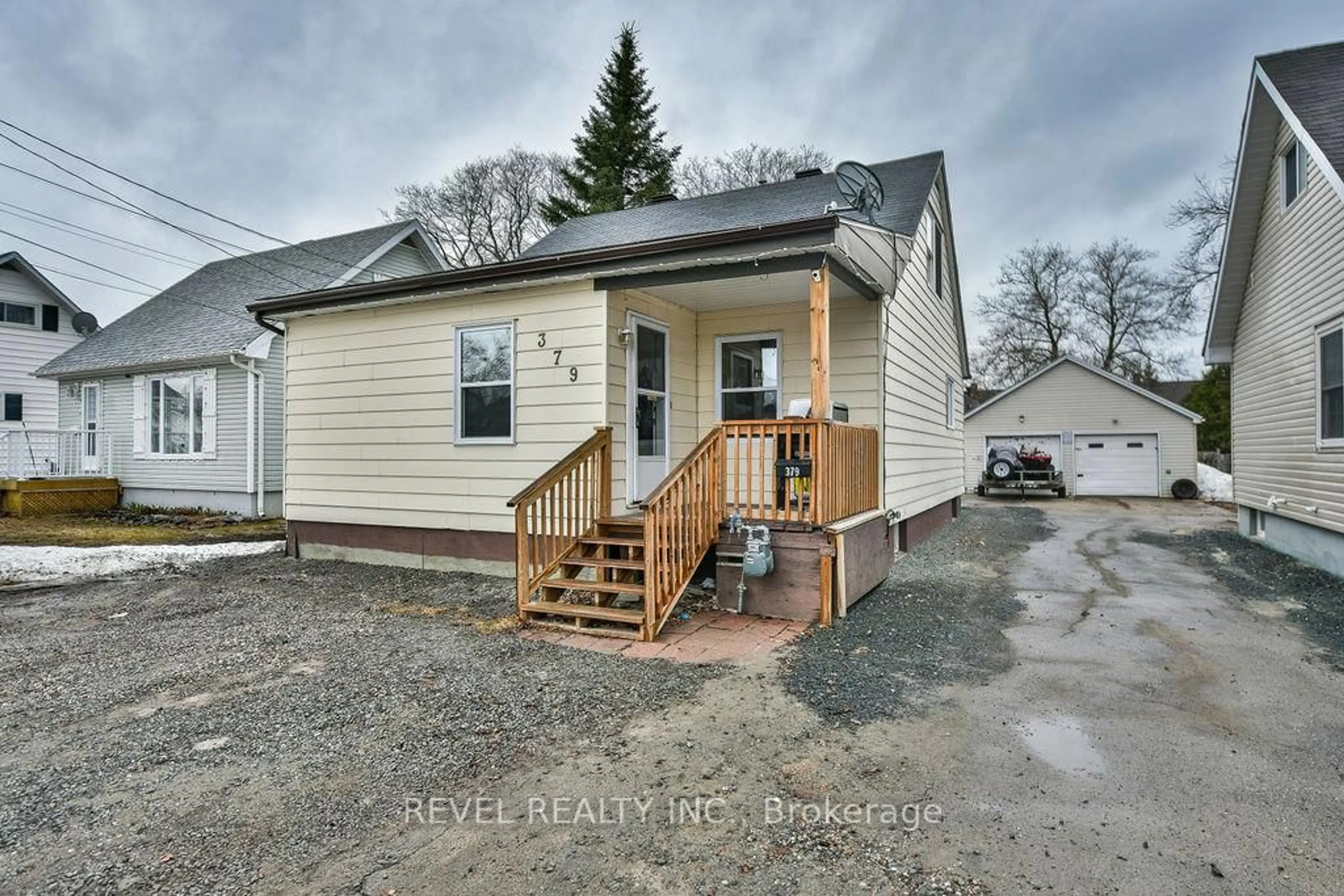 A pic from outside/outdoor area/front of a property/back of a property/a pic from drone, street for 379 Cedar St, Timmins Ontario P4N 6K1