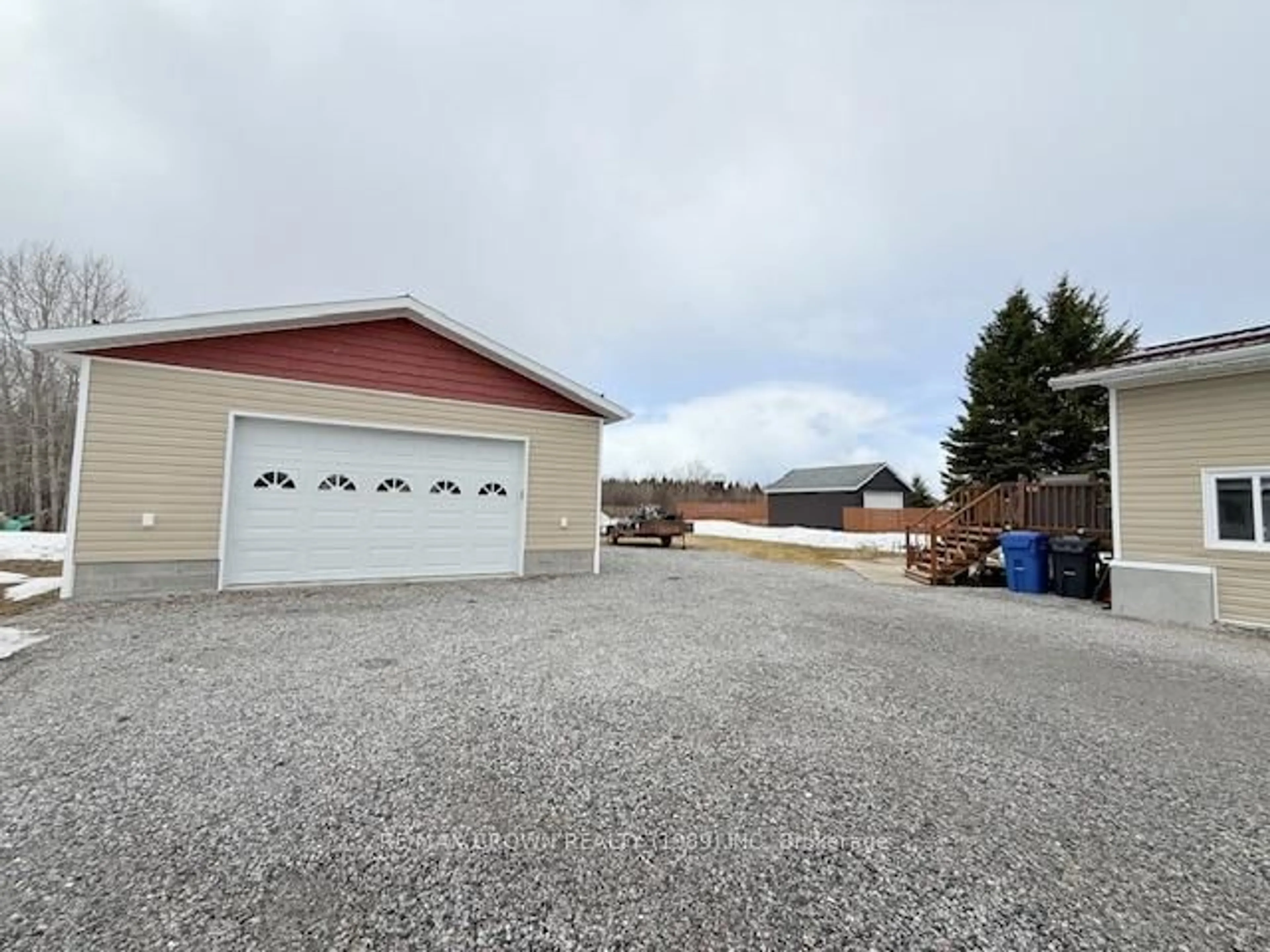 Indoor garage for 233 Brunetville Rd, Kapuskasing Ontario P5N 2H2