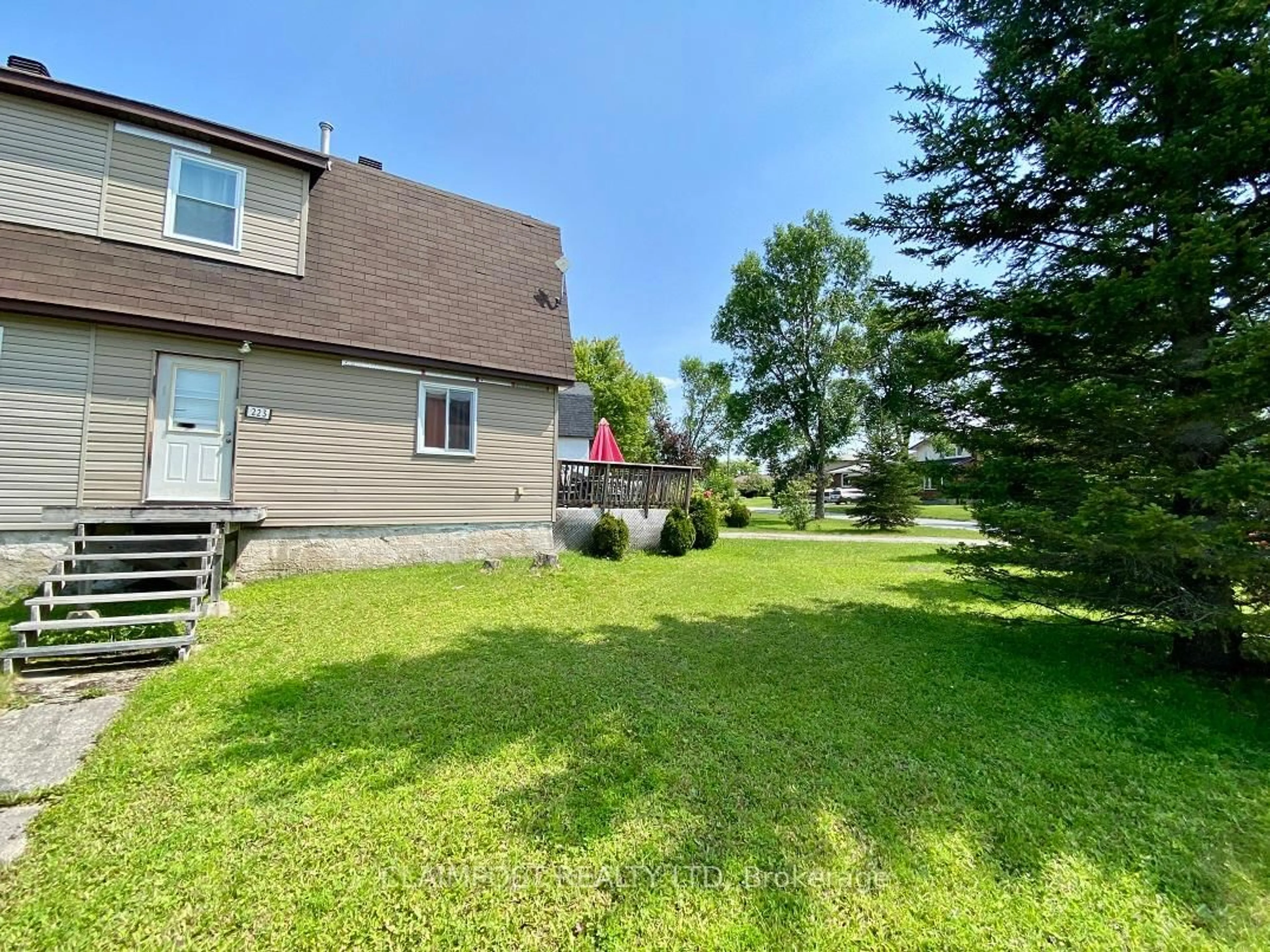 A pic from outside/outdoor area/front of a property/back of a property/a pic from drone, unknown for 223 Fyfe Ave, Iroquois Falls Ontario P0K 1E0