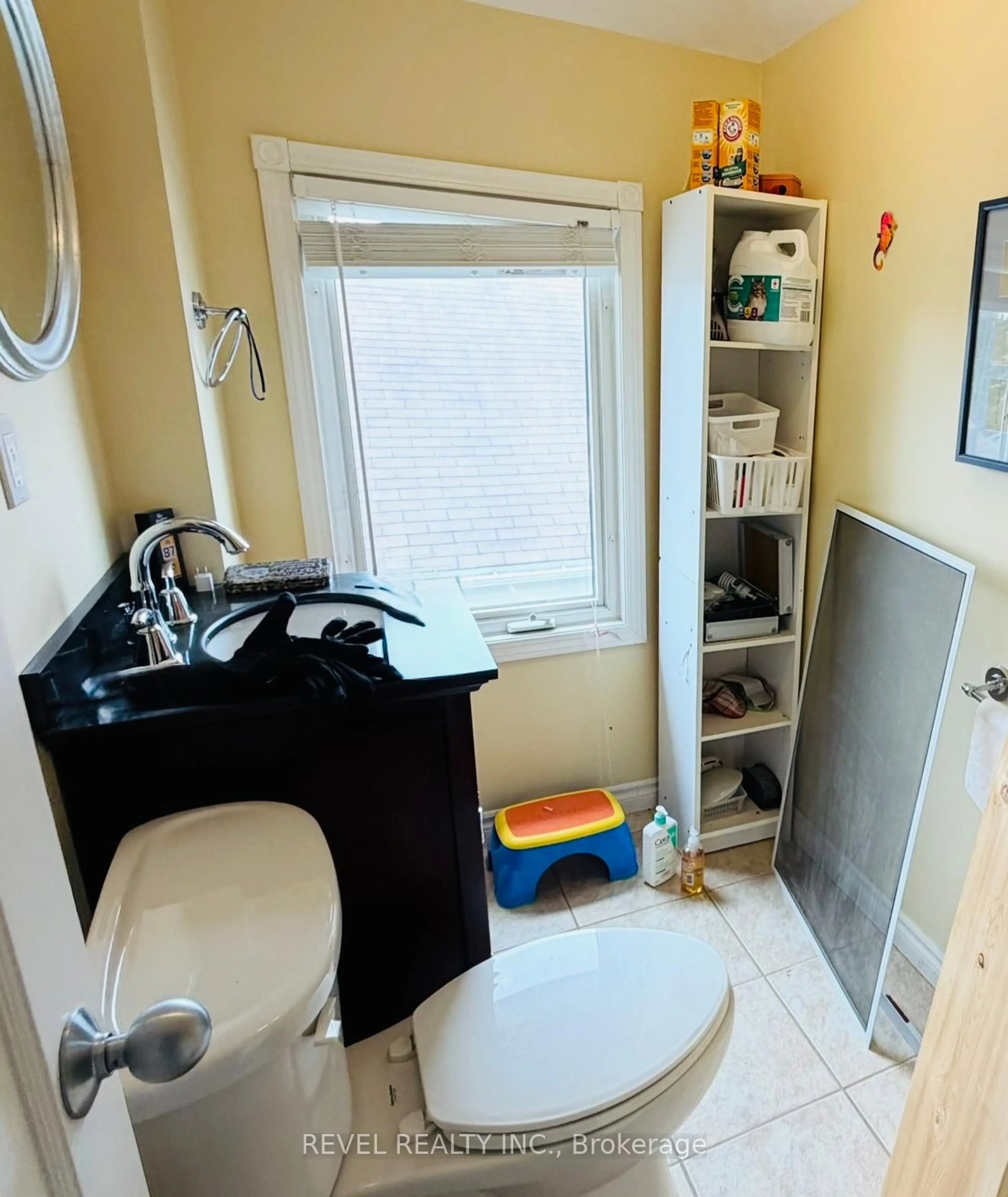 Standard bathroom, ceramic/tile floor for 129 Leighton St, Timmins Ontario P0N 1H0