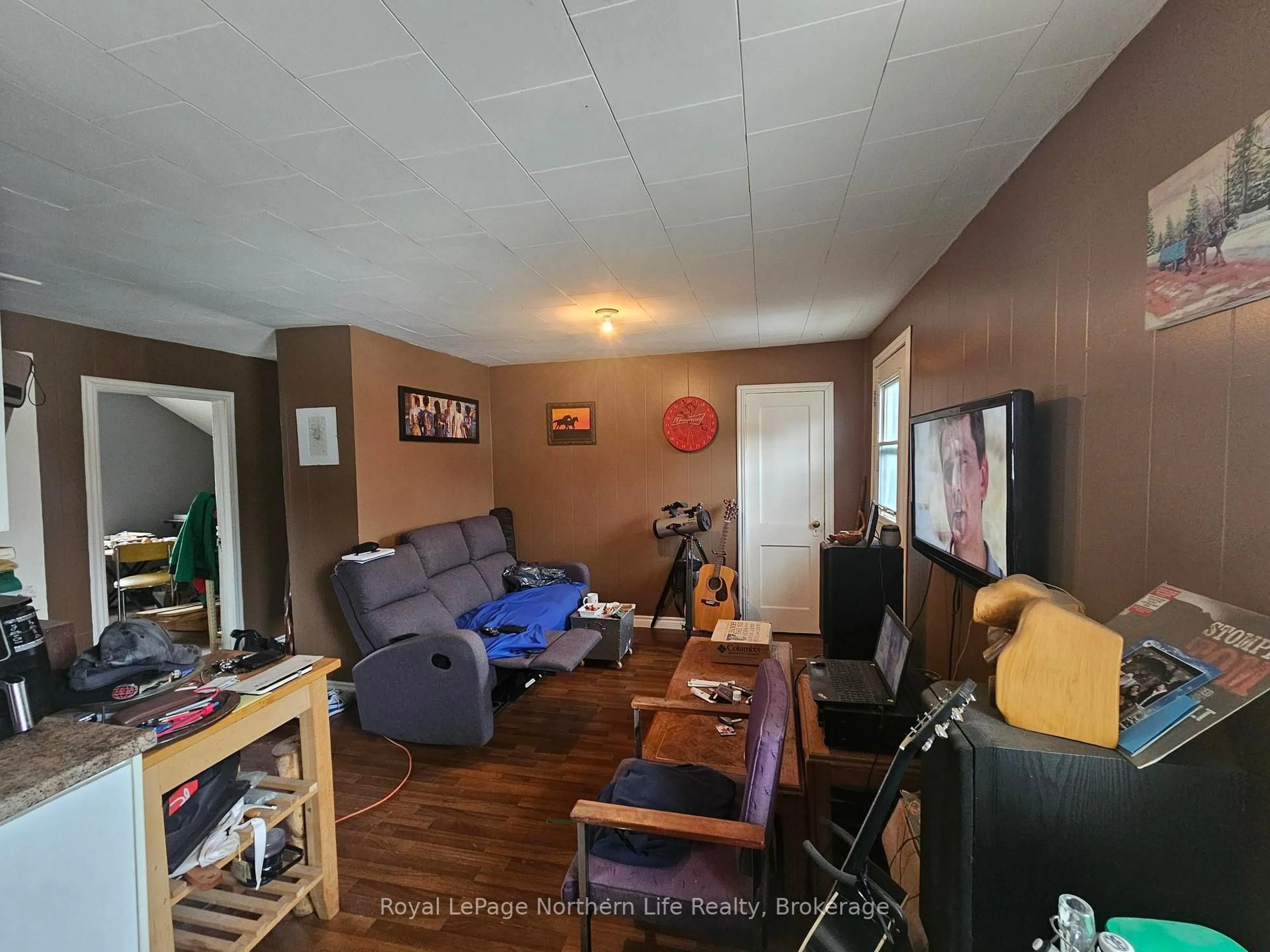 Living room with furniture, wood/laminate floor for 451 GRILLS St, Temiskaming Shores Ontario P0J 1P0