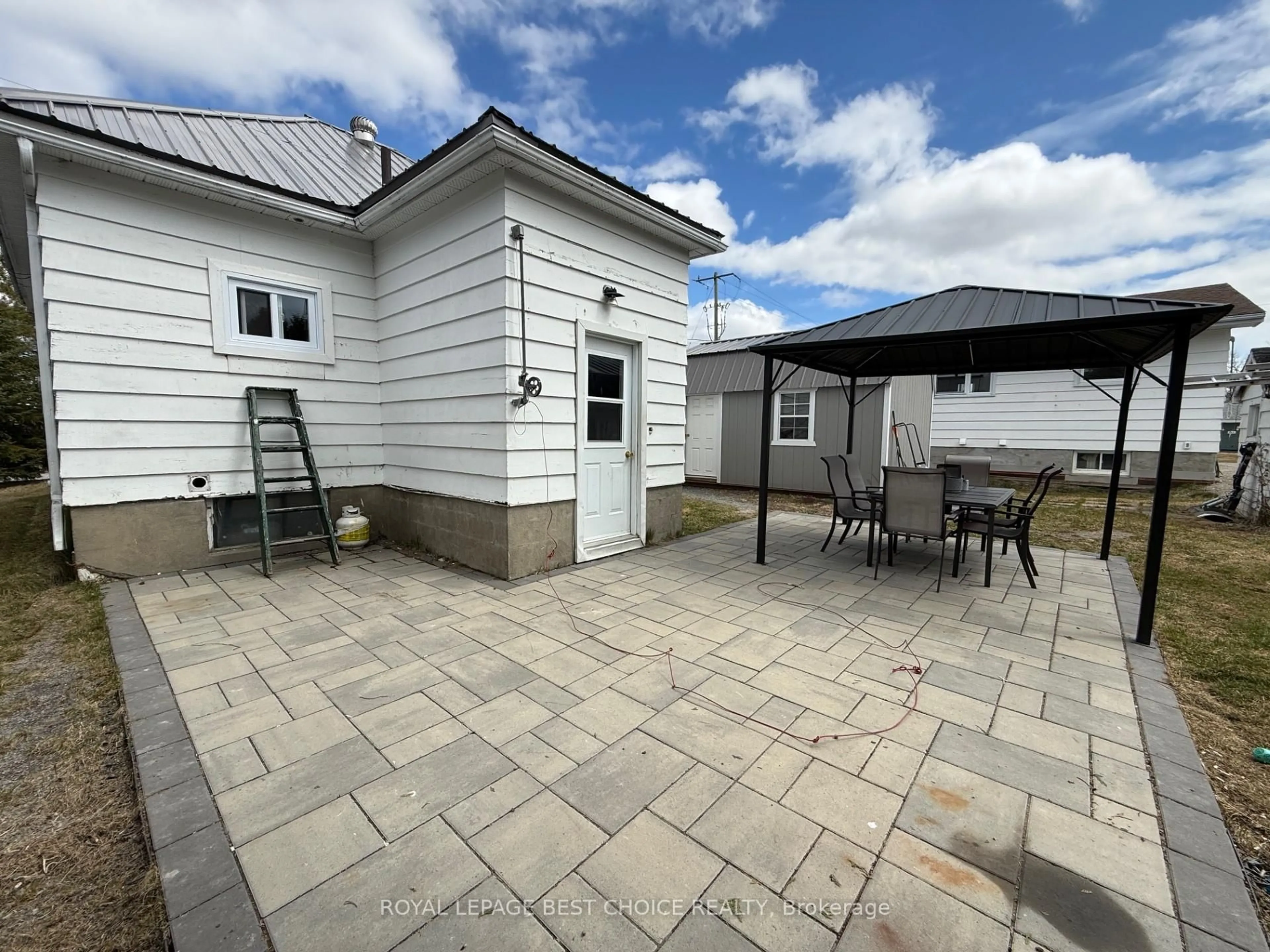 Patio, street for 214 Haliburton Ave, Temiskaming Shores Ontario P0J 1P0