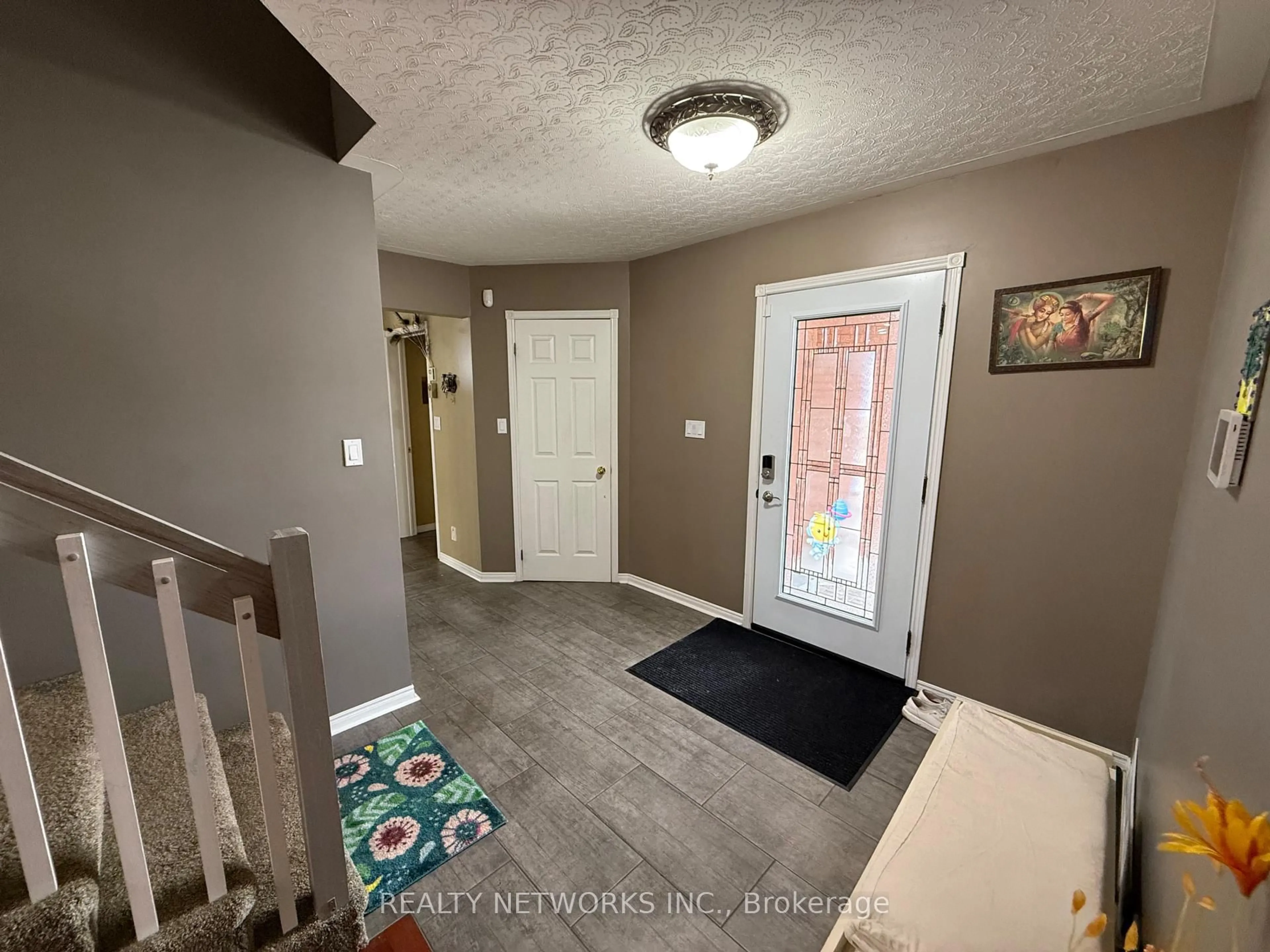 Indoor entryway for 1210 Lavigne Blvd, Timmins Ontario P4N 8M7