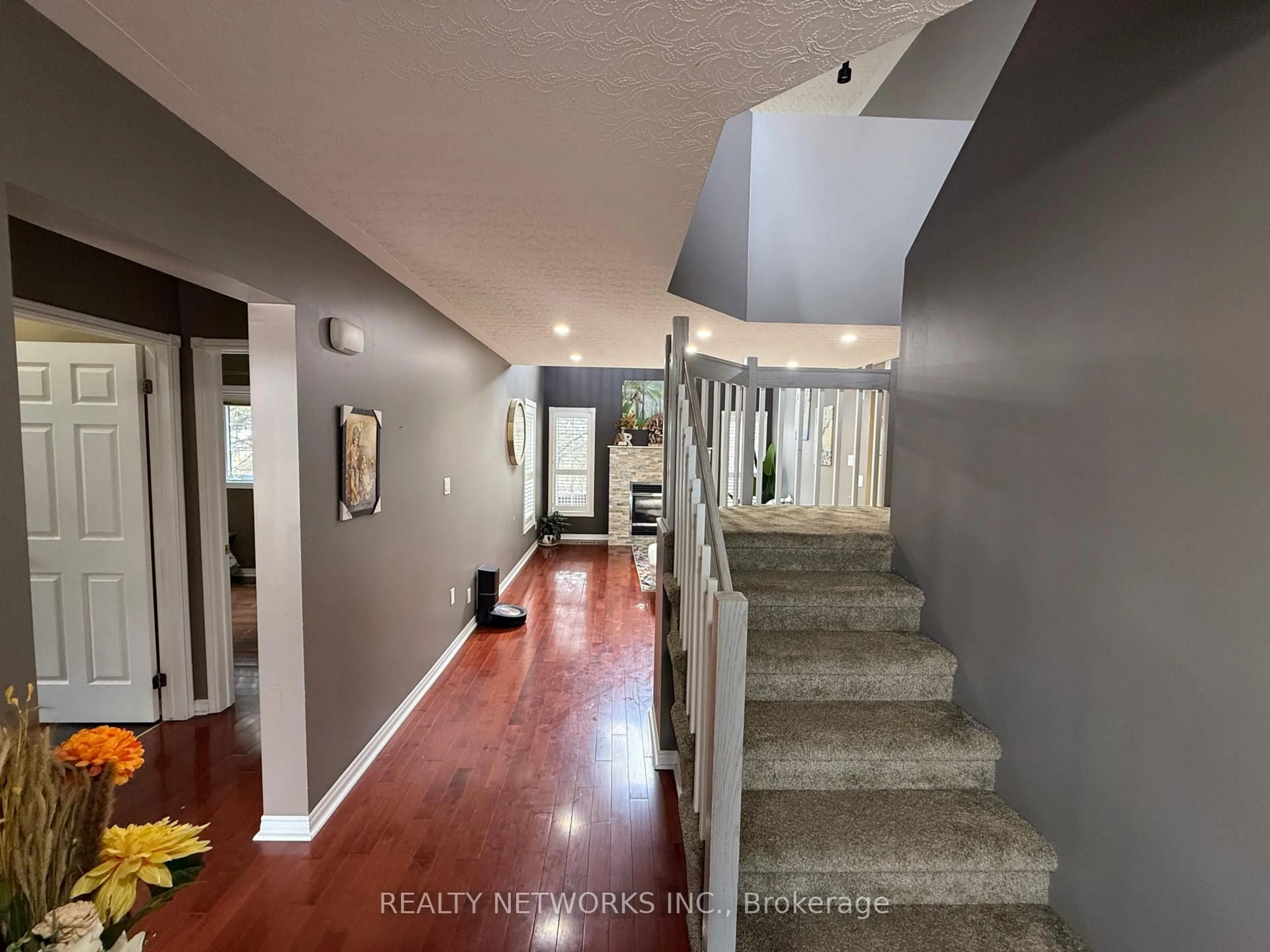Indoor entryway for 1210 Lavigne Blvd, Timmins Ontario P4N 8M7